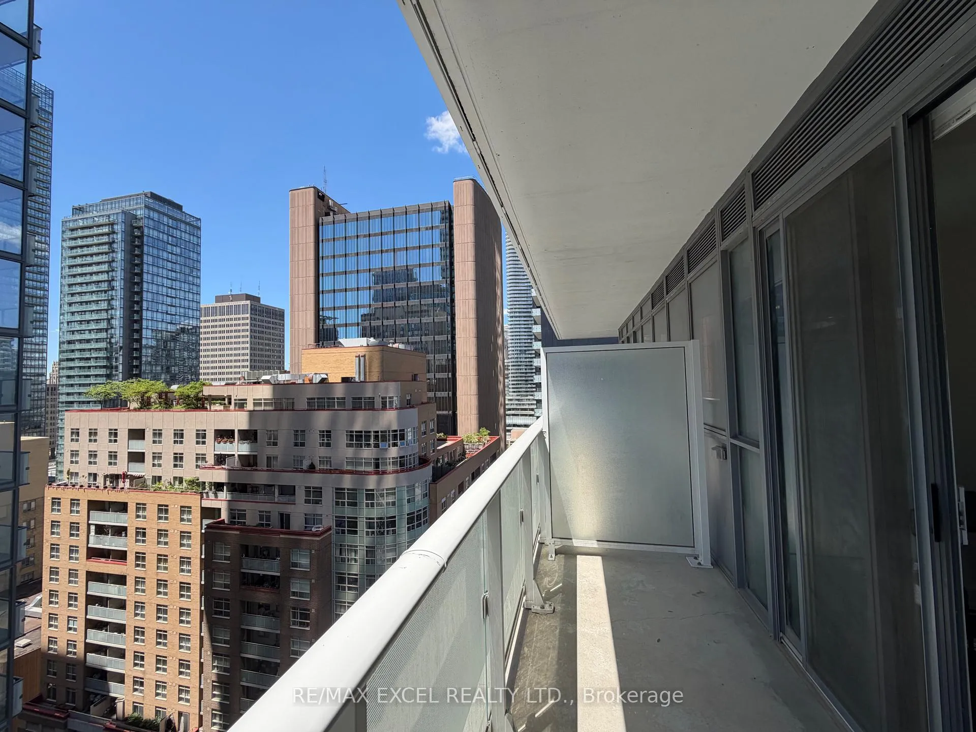 Photo 3 of Unit 1802, 7 Grenville Street, Toronto, Bay Street Corridor — HOMEH