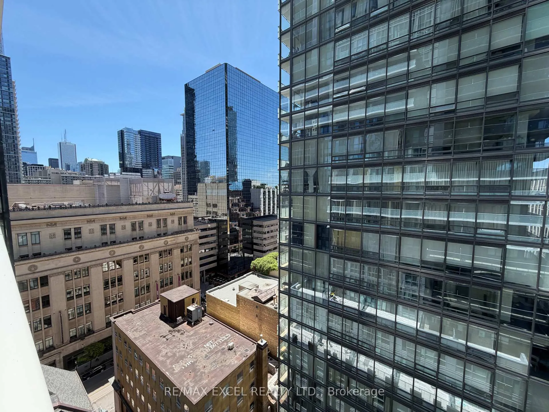 Photo 5 of Unit 1802, 7 Grenville Street, Toronto, Bay Street Corridor — HOMEH