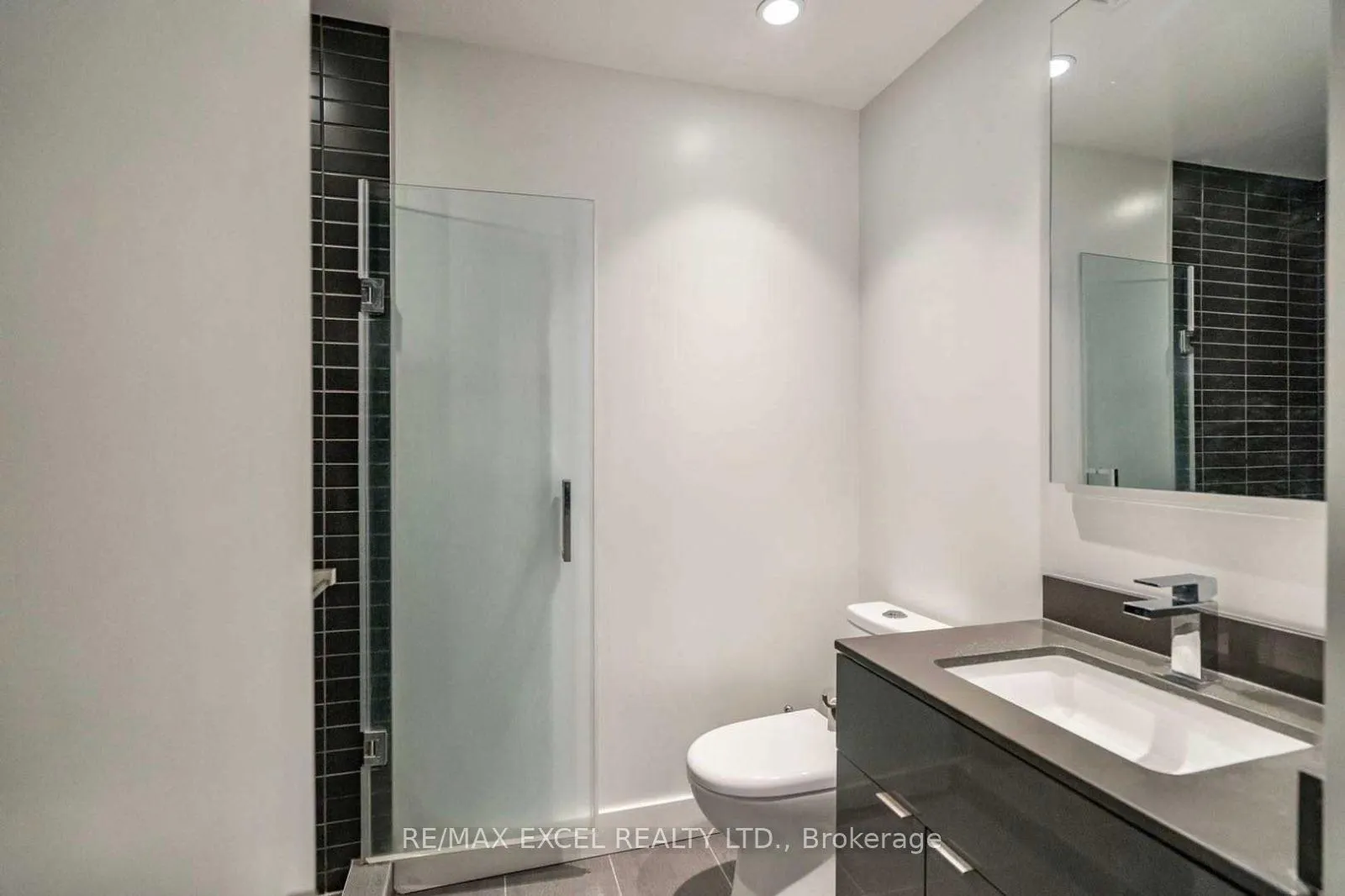Photo 6 of Unit 1802, 7 Grenville Street, Toronto, Bay Street Corridor — HOMEH