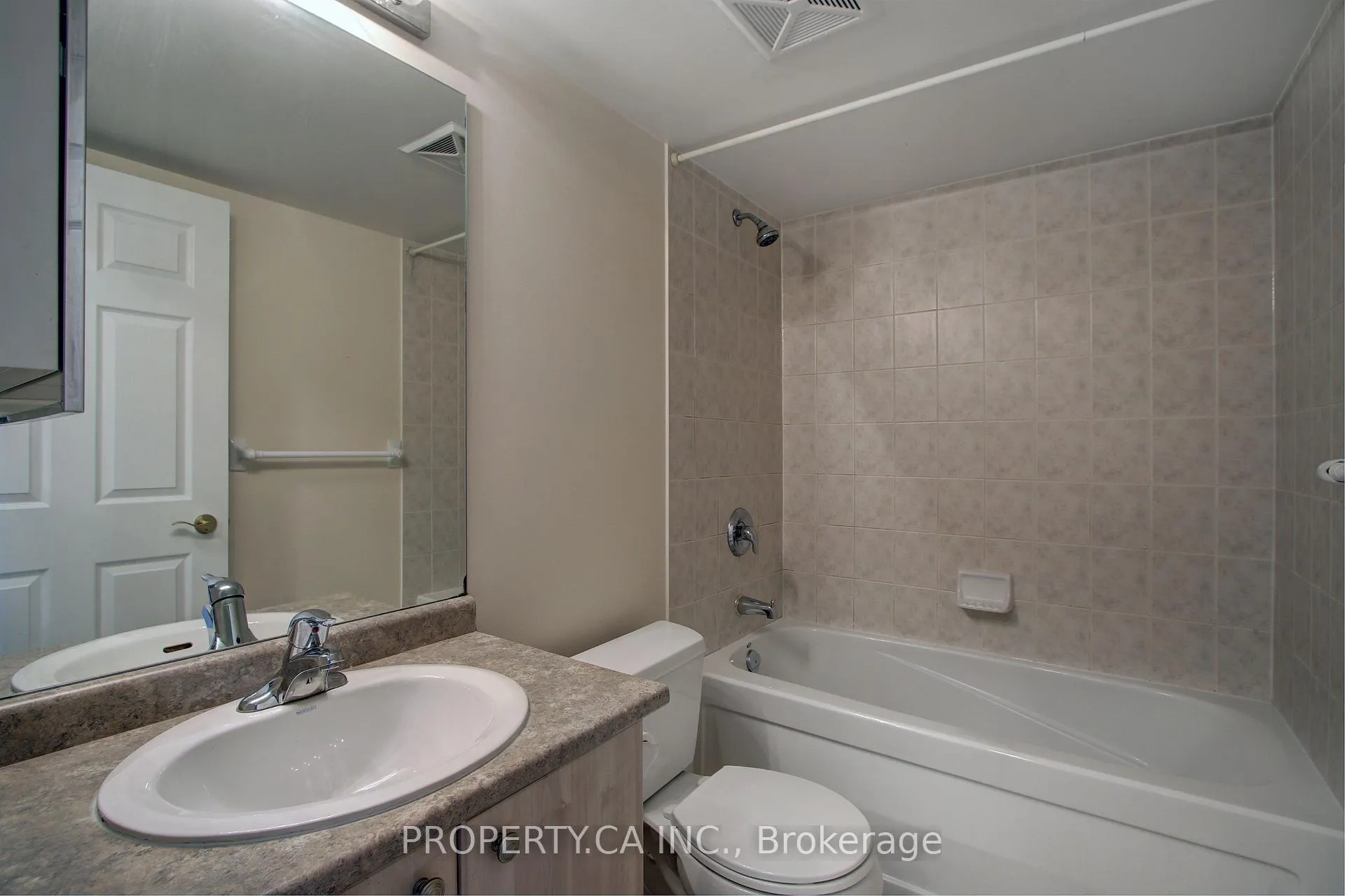 Photo 3 of Unit 905, 30 Grand Trunk Crescent, Toronto, Waterfront Communities — HOMEH