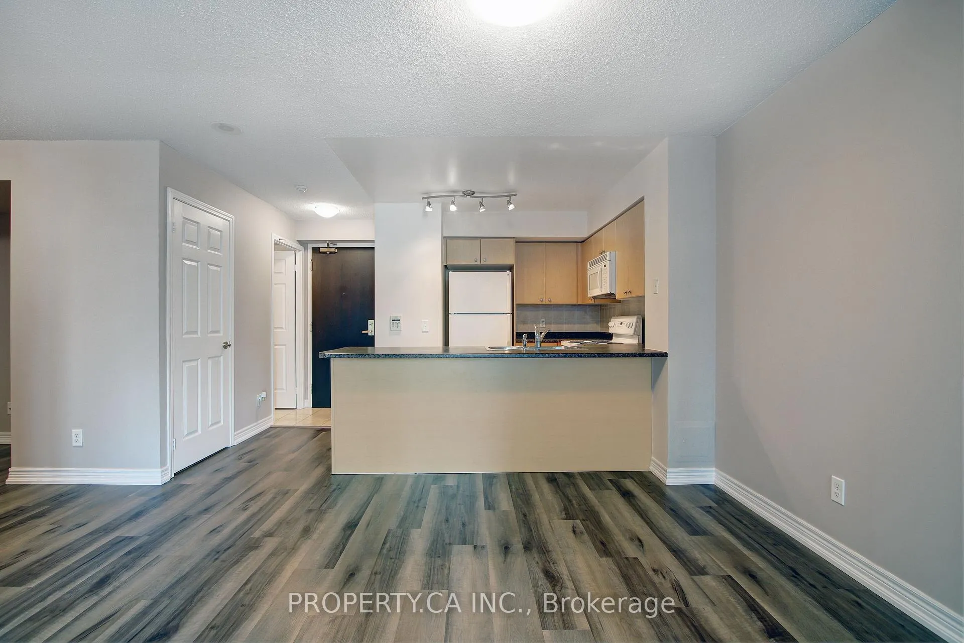 Photo 7 of Unit 905, 30 Grand Trunk Crescent, Toronto, Waterfront Communities — HOMEH
