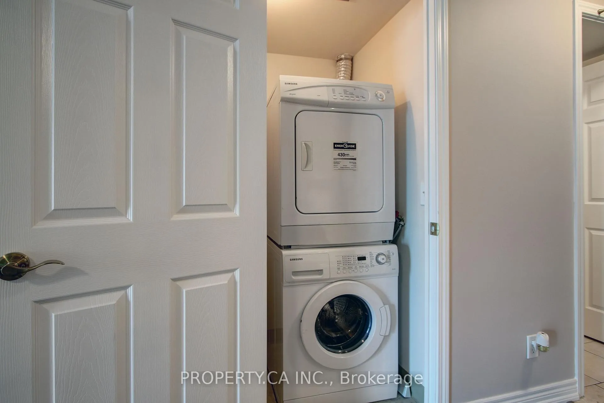 Photo 8 of Unit 905, 30 Grand Trunk Crescent, Toronto, Waterfront Communities — HOMEH