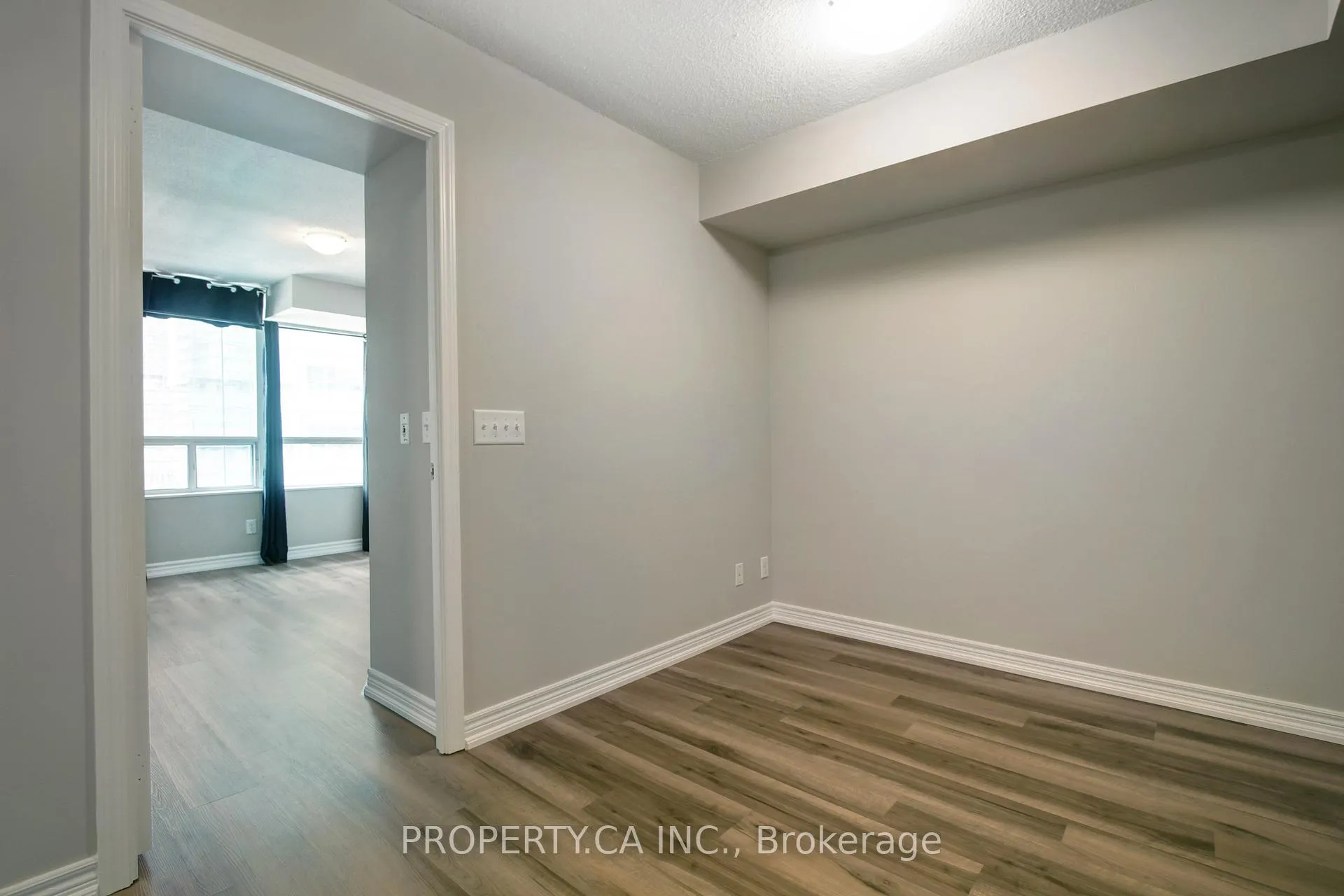 Photo 9 of Unit 905, 30 Grand Trunk Crescent, Toronto, Waterfront Communities — HOMEH