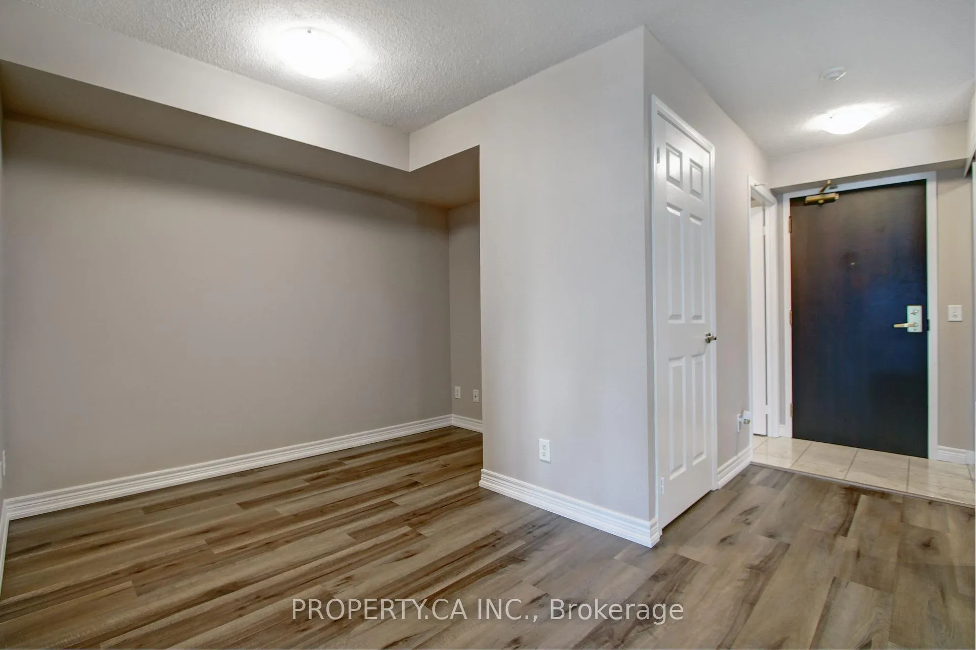 Photo 10 of Unit 905, 30 Grand Trunk Crescent, Toronto, Waterfront Communities — HOMEH