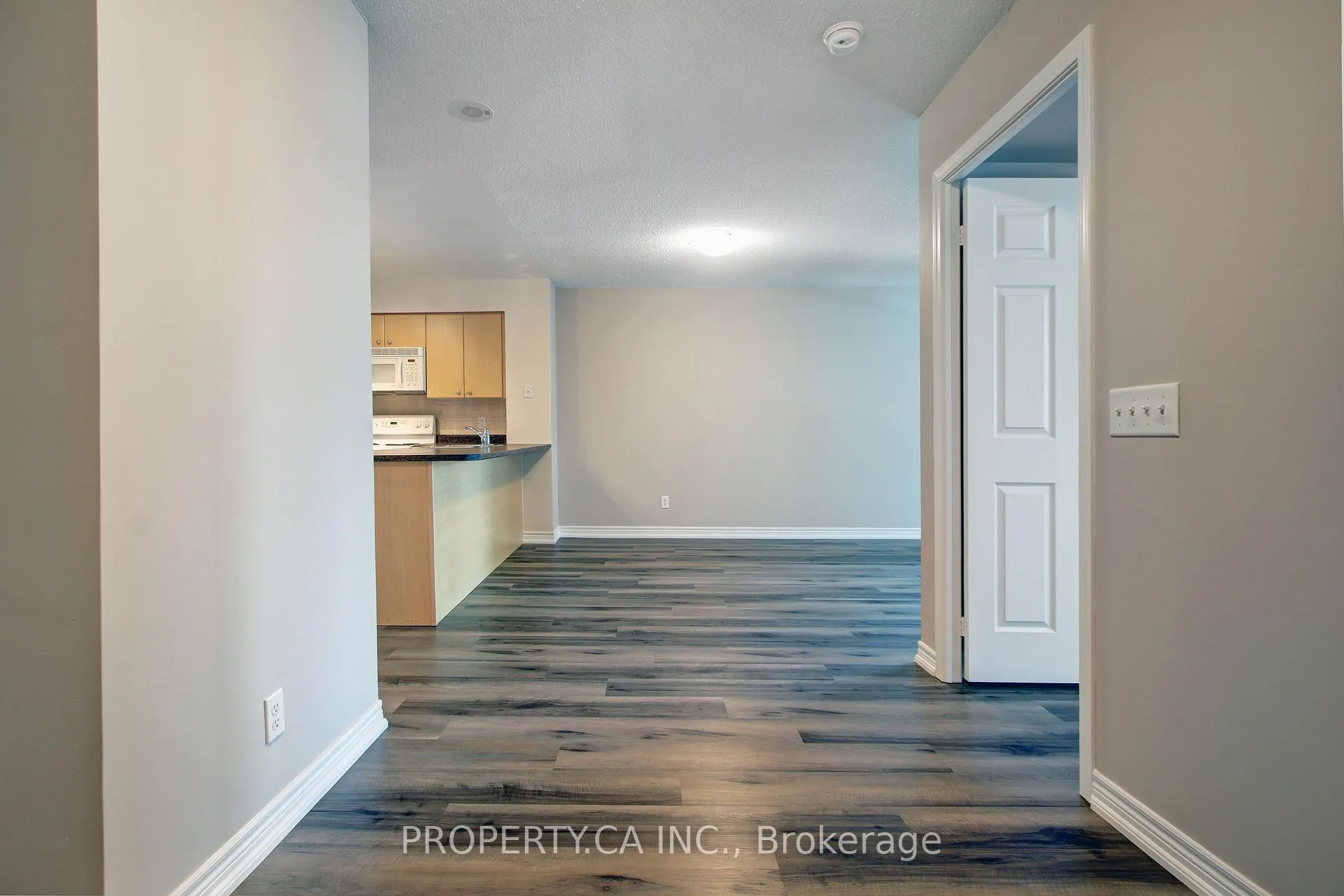 Photo 11 of Unit 905, 30 Grand Trunk Crescent, Toronto, Waterfront Communities — HOMEH