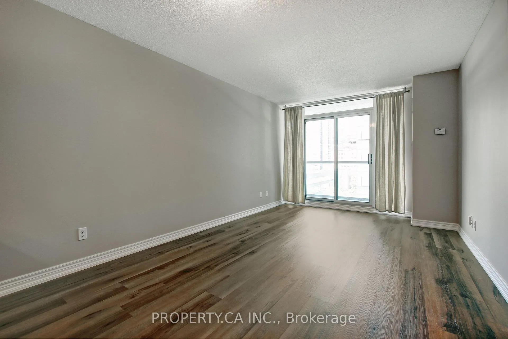 Photo 12 of Unit 905, 30 Grand Trunk Crescent, Toronto, Waterfront Communities — HOMEH