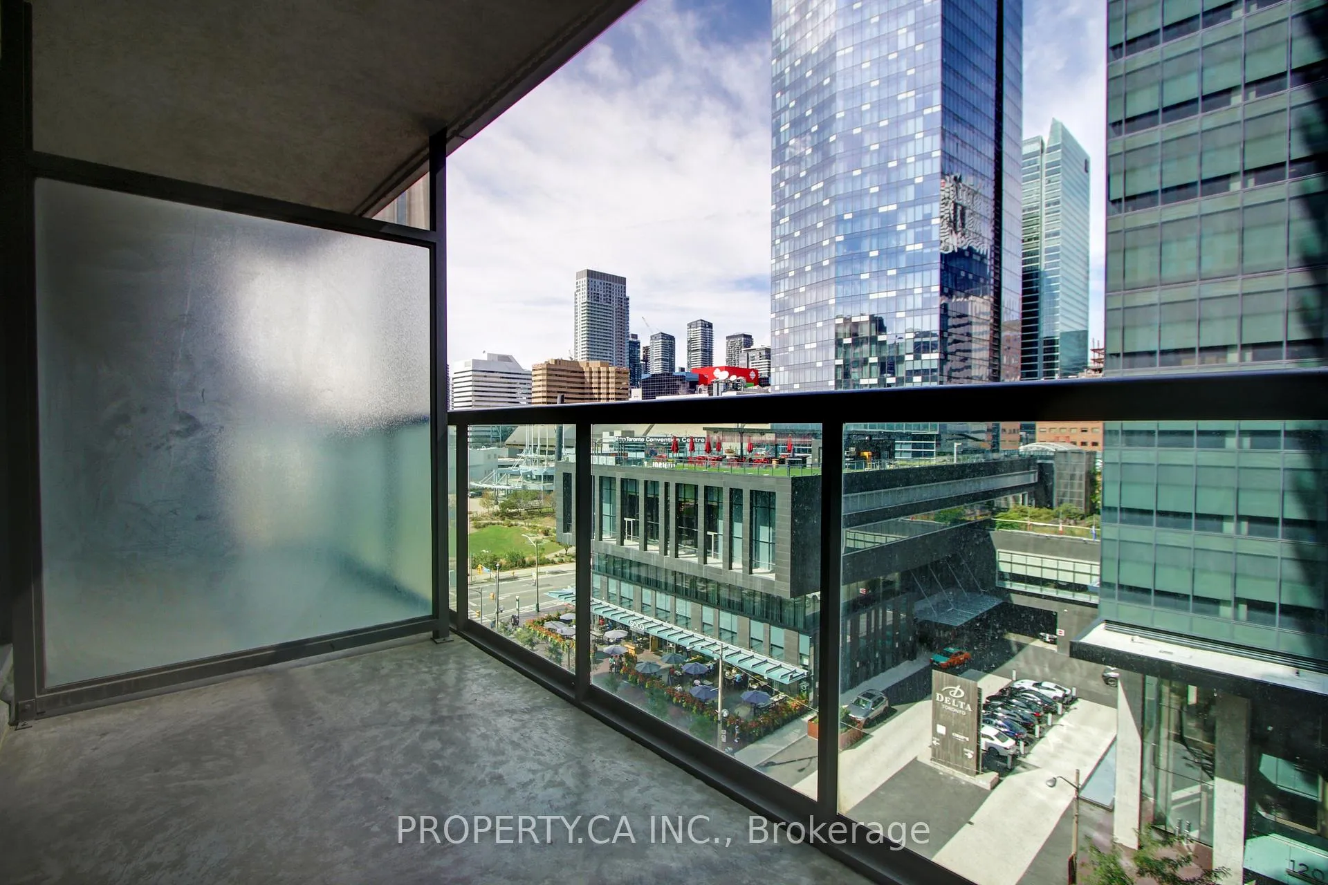 Photo 15 of Unit 905, 30 Grand Trunk Crescent, Toronto, Waterfront Communities — HOMEH