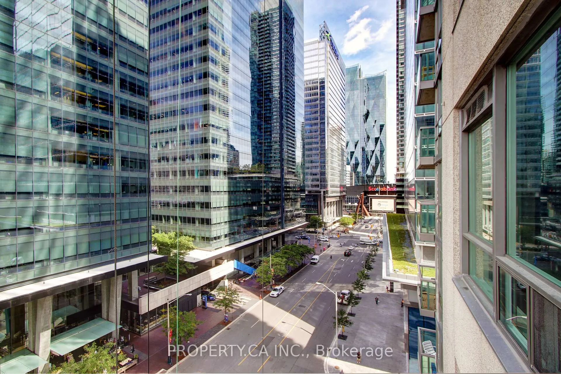 Photo 17 of Unit 905, 30 Grand Trunk Crescent, Toronto, Waterfront Communities — HOMEH