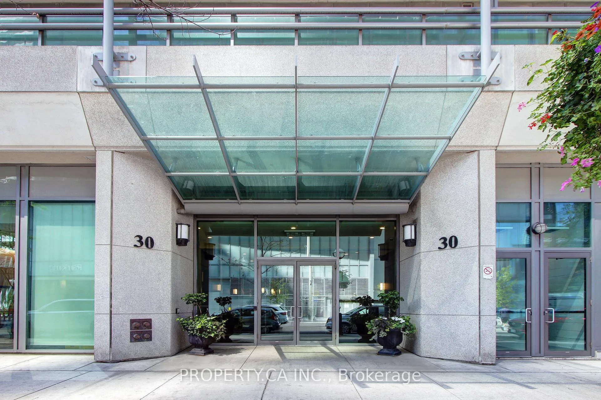 Photo 19 of Unit 905, 30 Grand Trunk Crescent, Toronto, Waterfront Communities — HOMEH