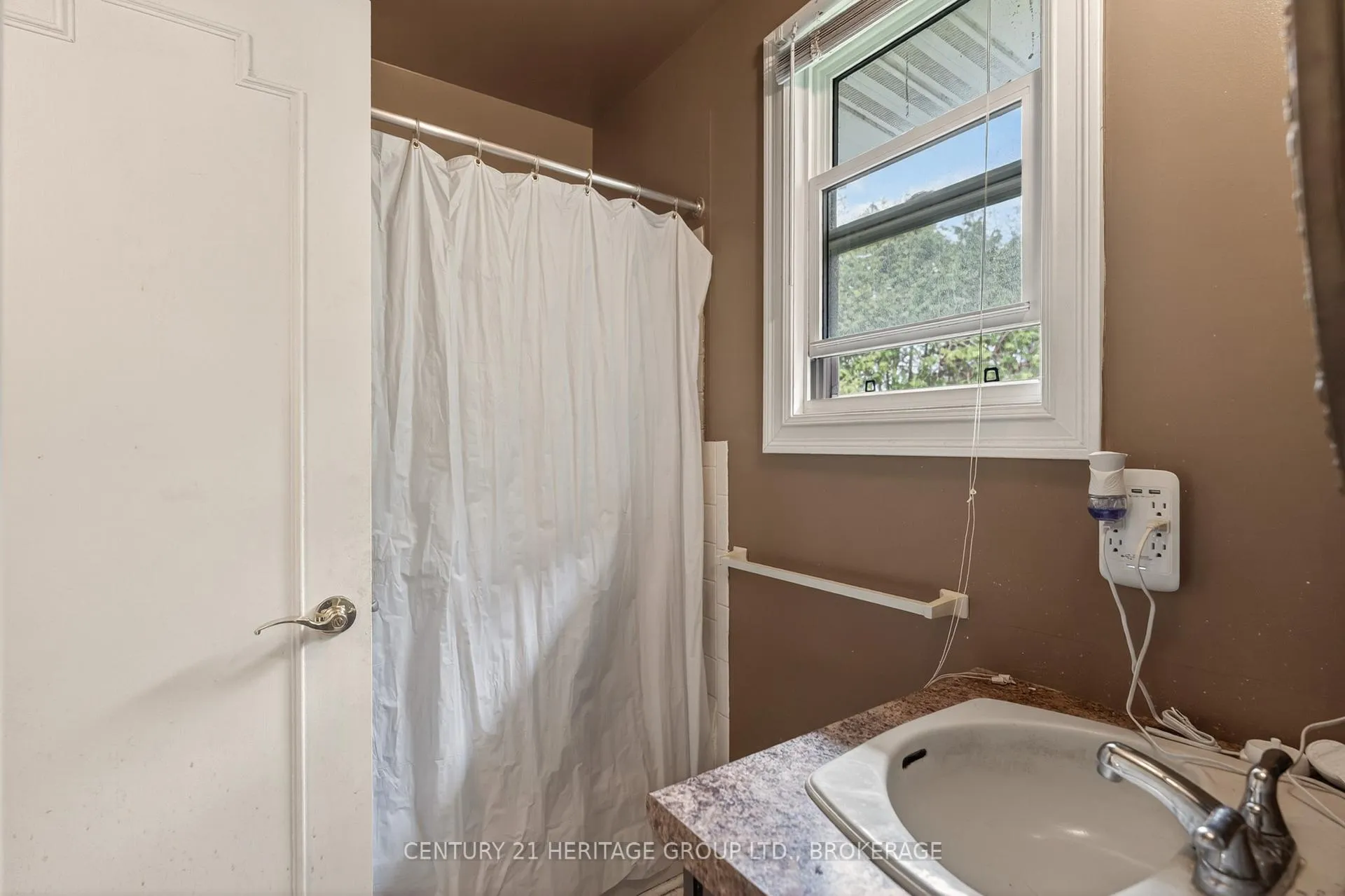 Photo 33 of 706 High Gate Park Drive, Kingston, South of Taylor-Kidd Blvd — HOMEH