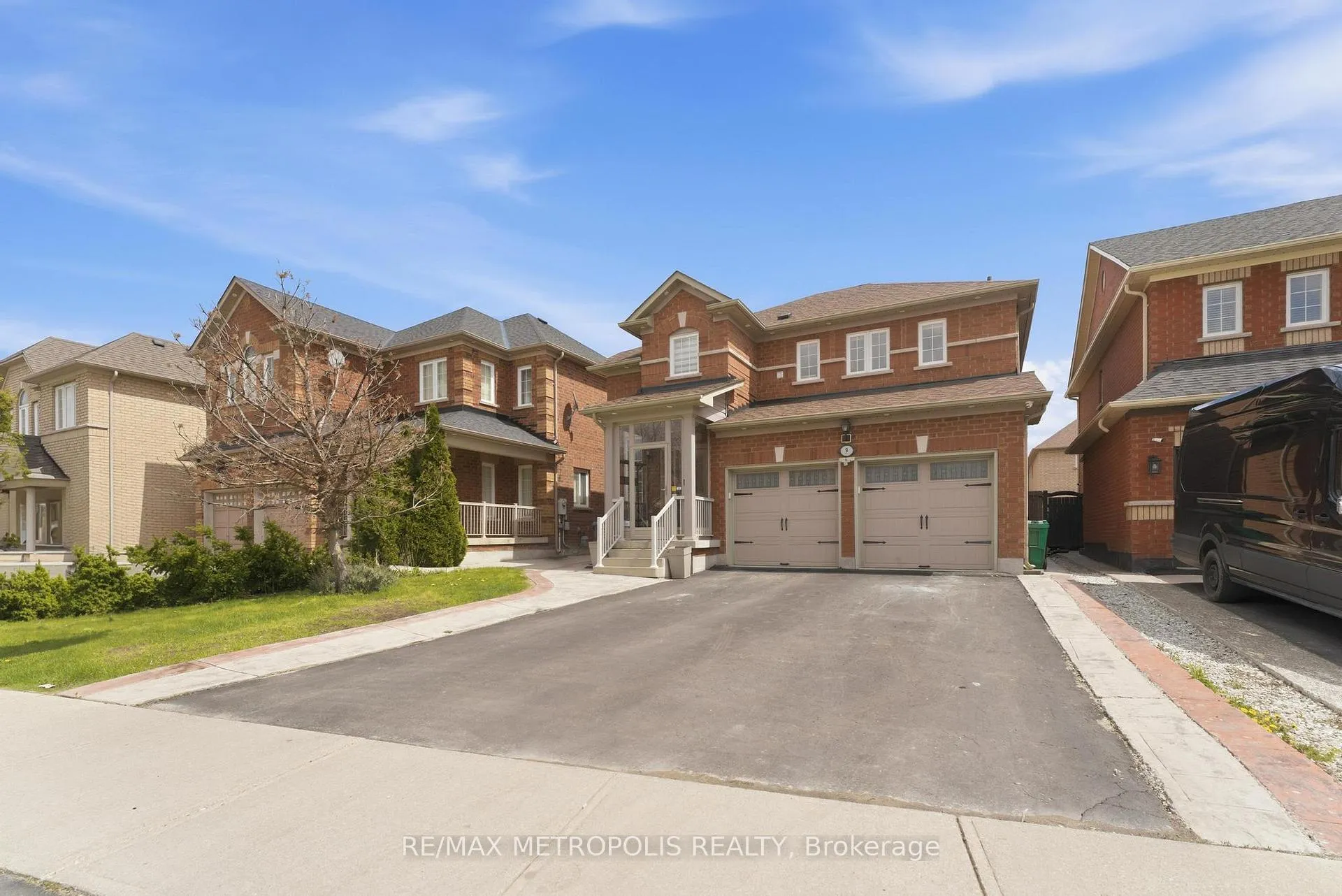 Photo 2 of 9 Tan Lane, Brampton, Bram East — HOMEH