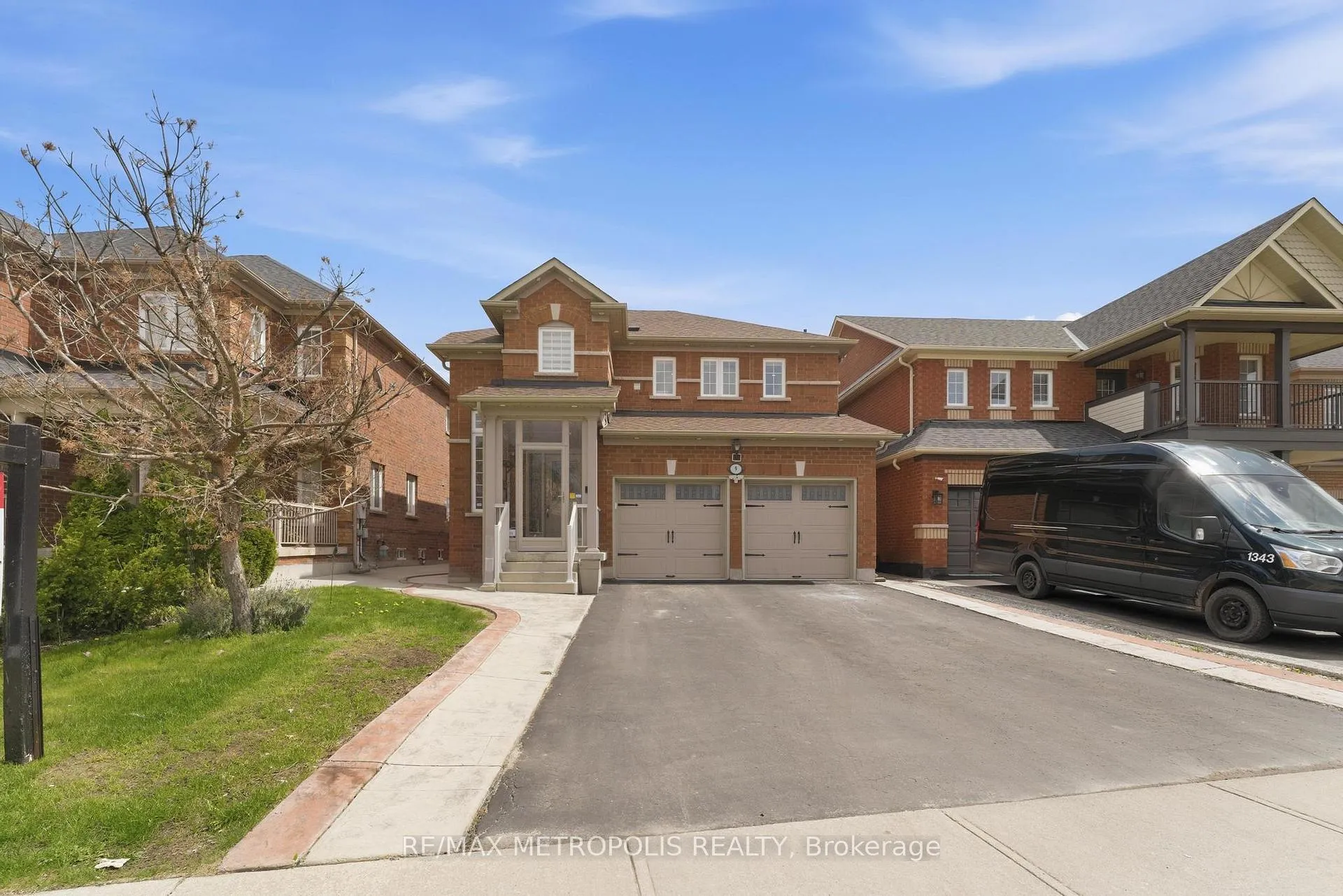 Photo 3 of 9 Tan Lane, Brampton, Bram East — HOMEH