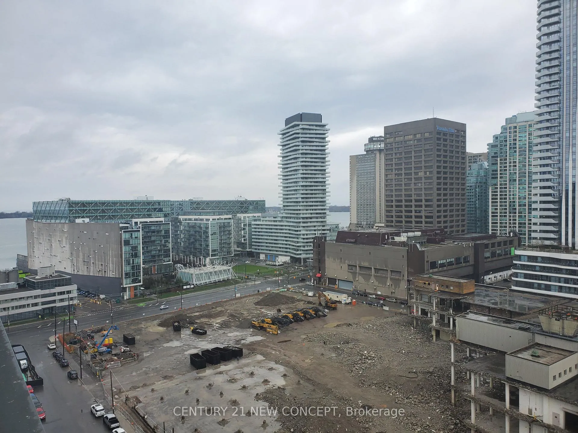 Photo 4 of Unit 1612, 55 Cooper Street, Toronto, Waterfront Communities — HOMEH