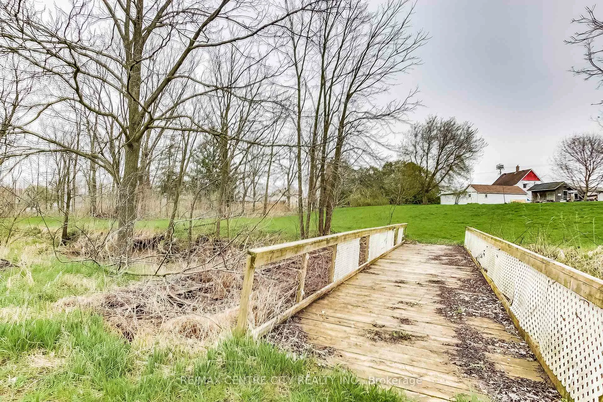 Photo 26 of 40024 Talbot Line, Southwold, Talbotville — HOMEH