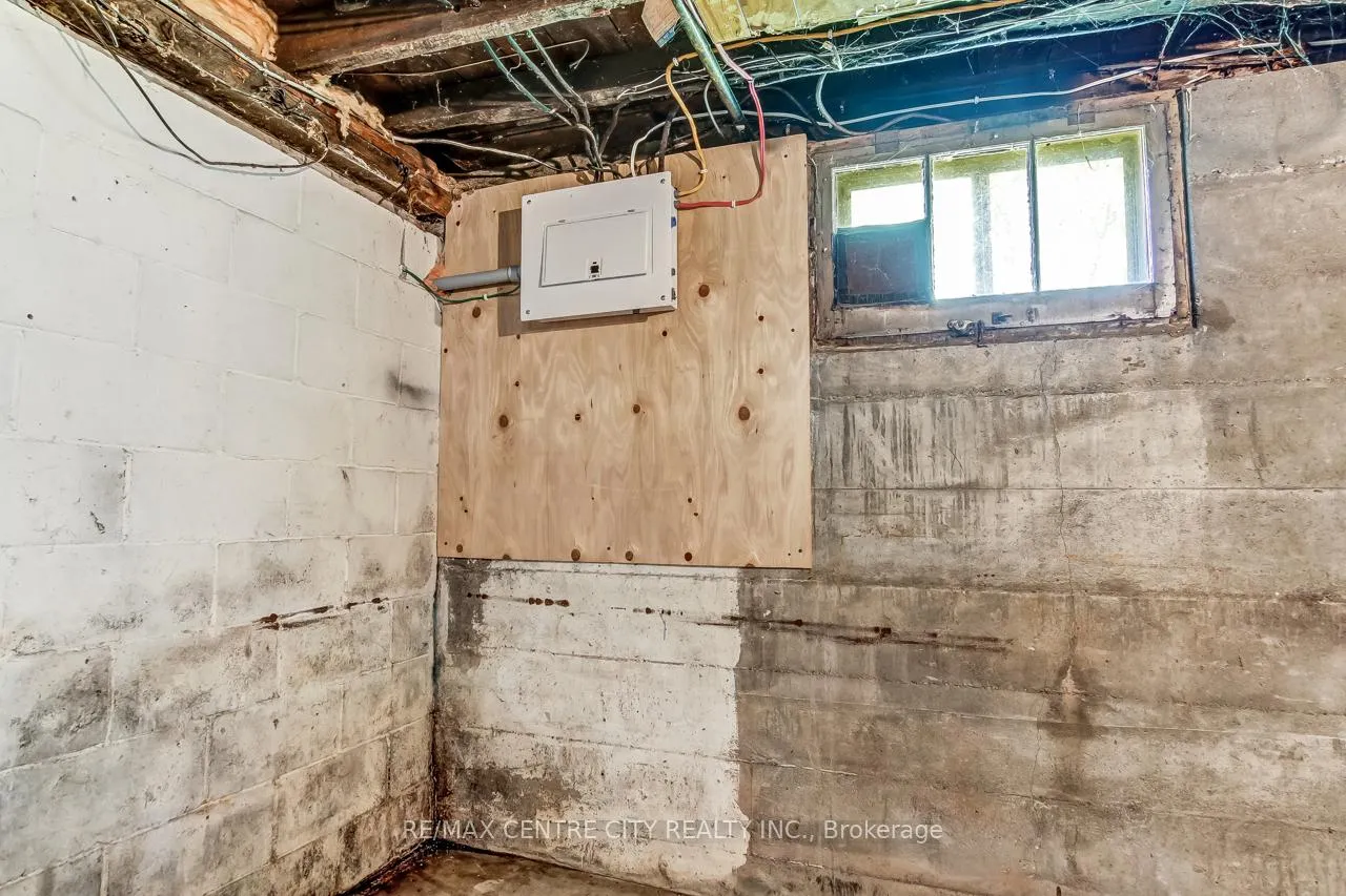 Photo 44 of 40024 Talbot Line, Southwold, Talbotville — HOMEH