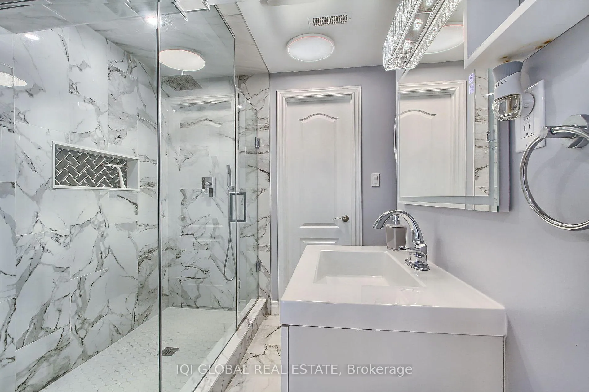 Photo 6 of Unit Bsmt, 66B Thomas Phillips Drive, Aurora, Rural Aurora — HOMEH
