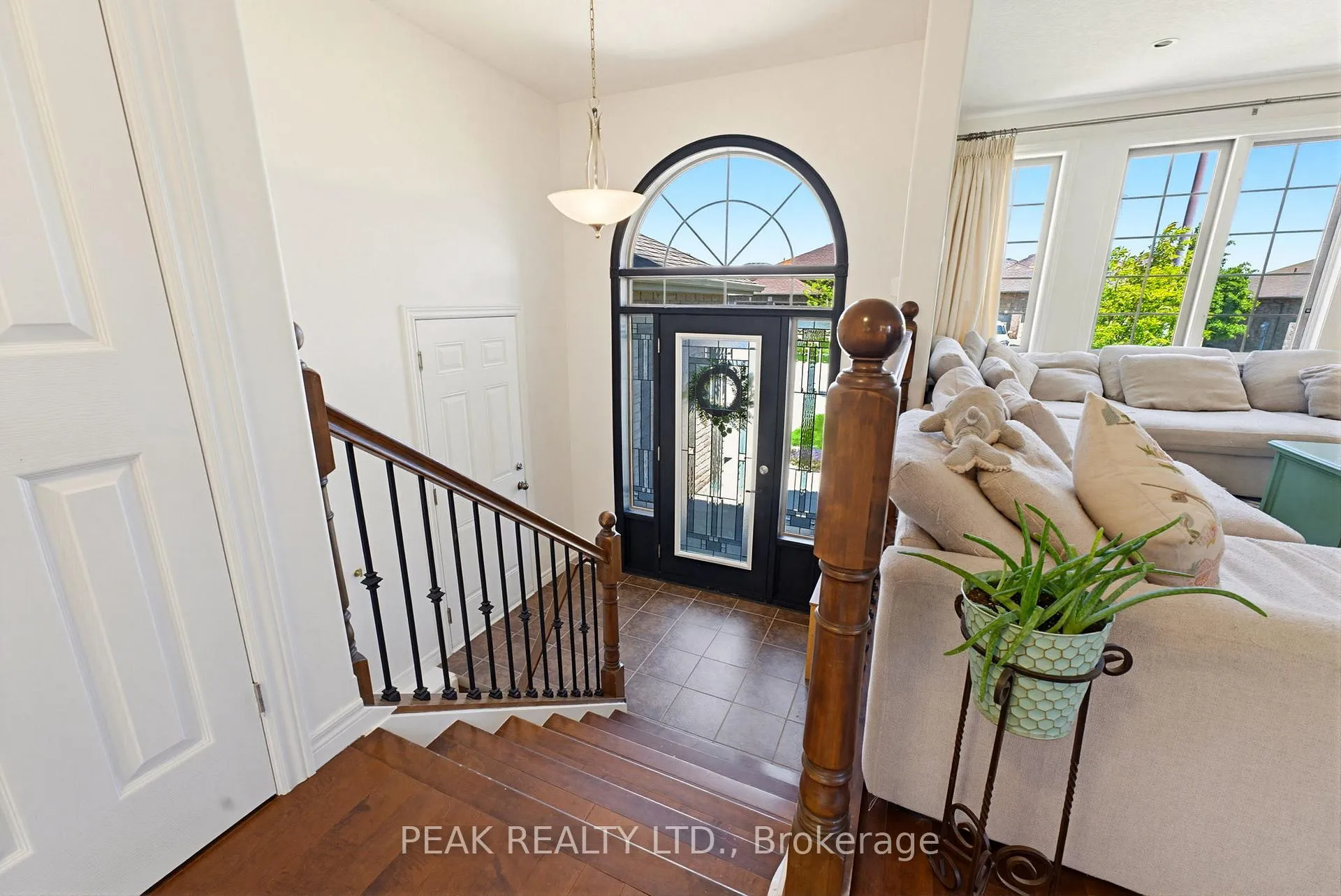 Photo 4 of 118 Willits Crescent, Brant, South Dumfries — HOMEH