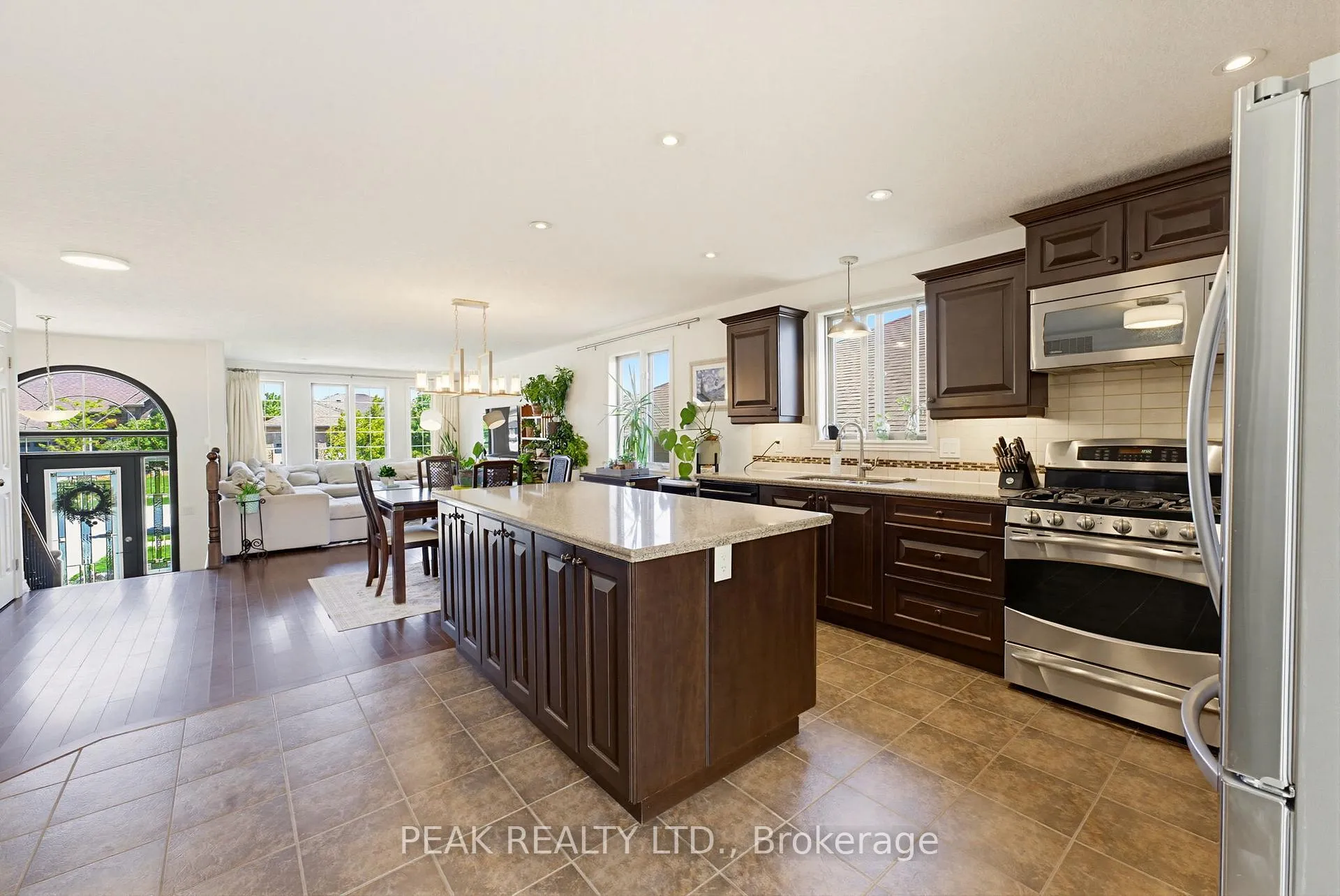 Photo 9 of 118 Willits Crescent, Brant, South Dumfries — HOMEH