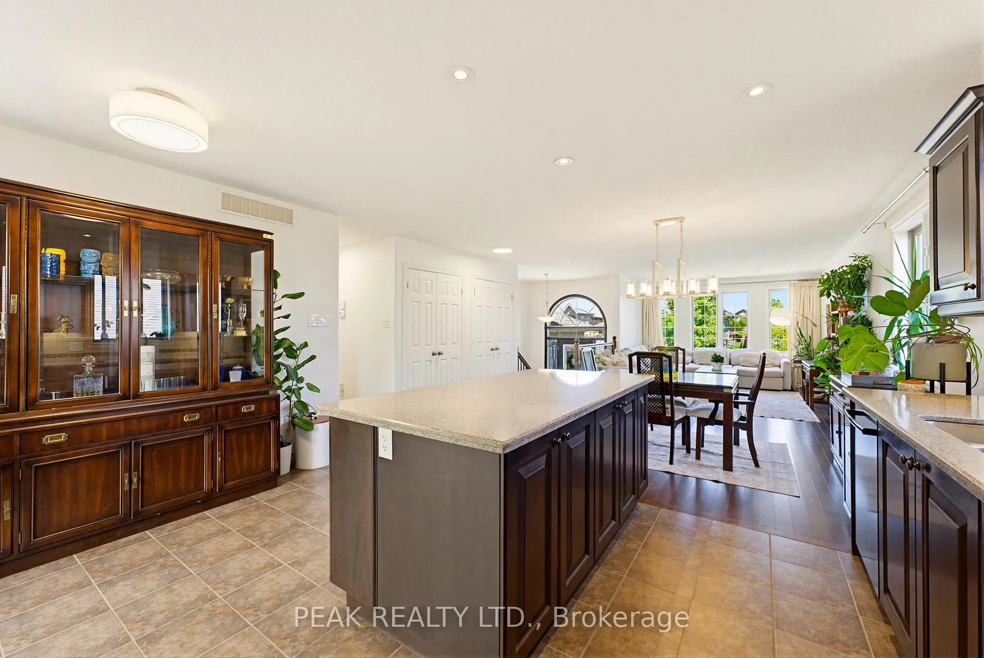 Photo 10 of 118 Willits Crescent, Brant, South Dumfries — HOMEH