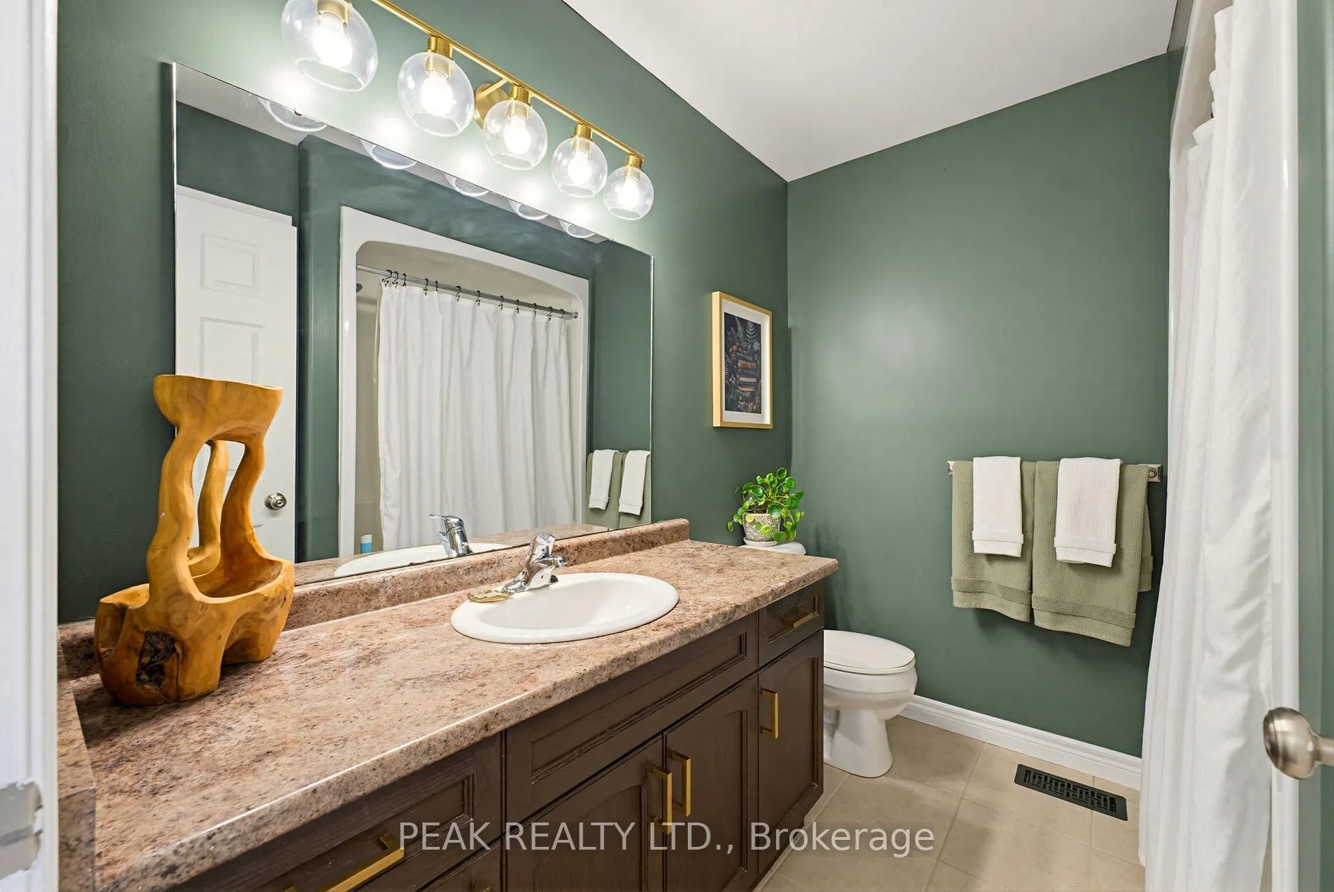 Photo 13 of 118 Willits Crescent, Brant, South Dumfries — HOMEH