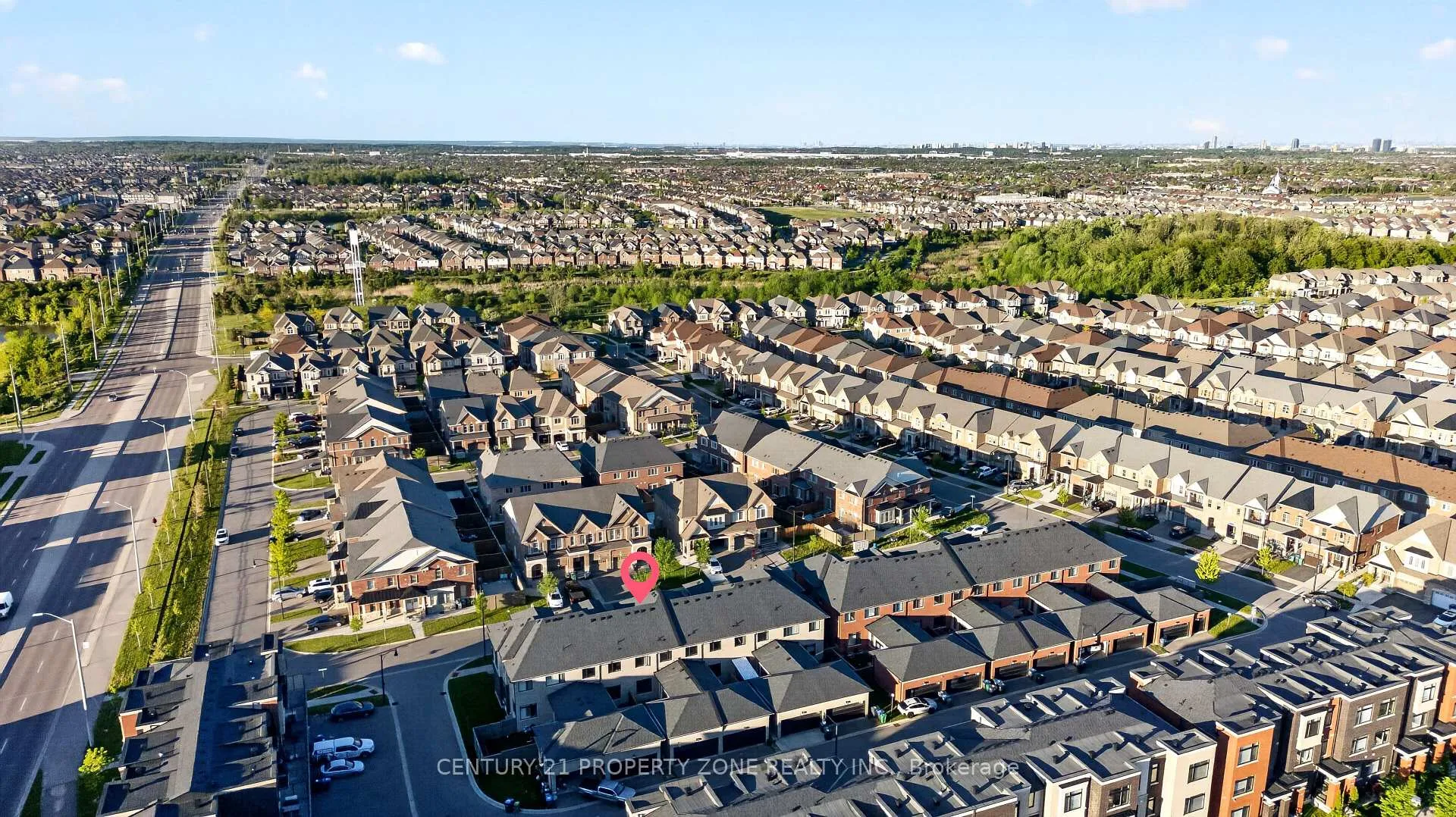 Photo 3 of Unit 303, 22 Miltary Crescent E, Brampton, Westgate — HOMEH
