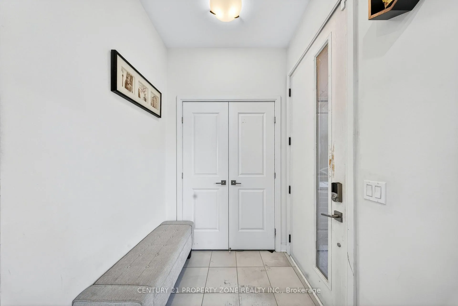 Photo 4 of Unit 303, 22 Miltary Crescent E, Brampton, Westgate — HOMEH