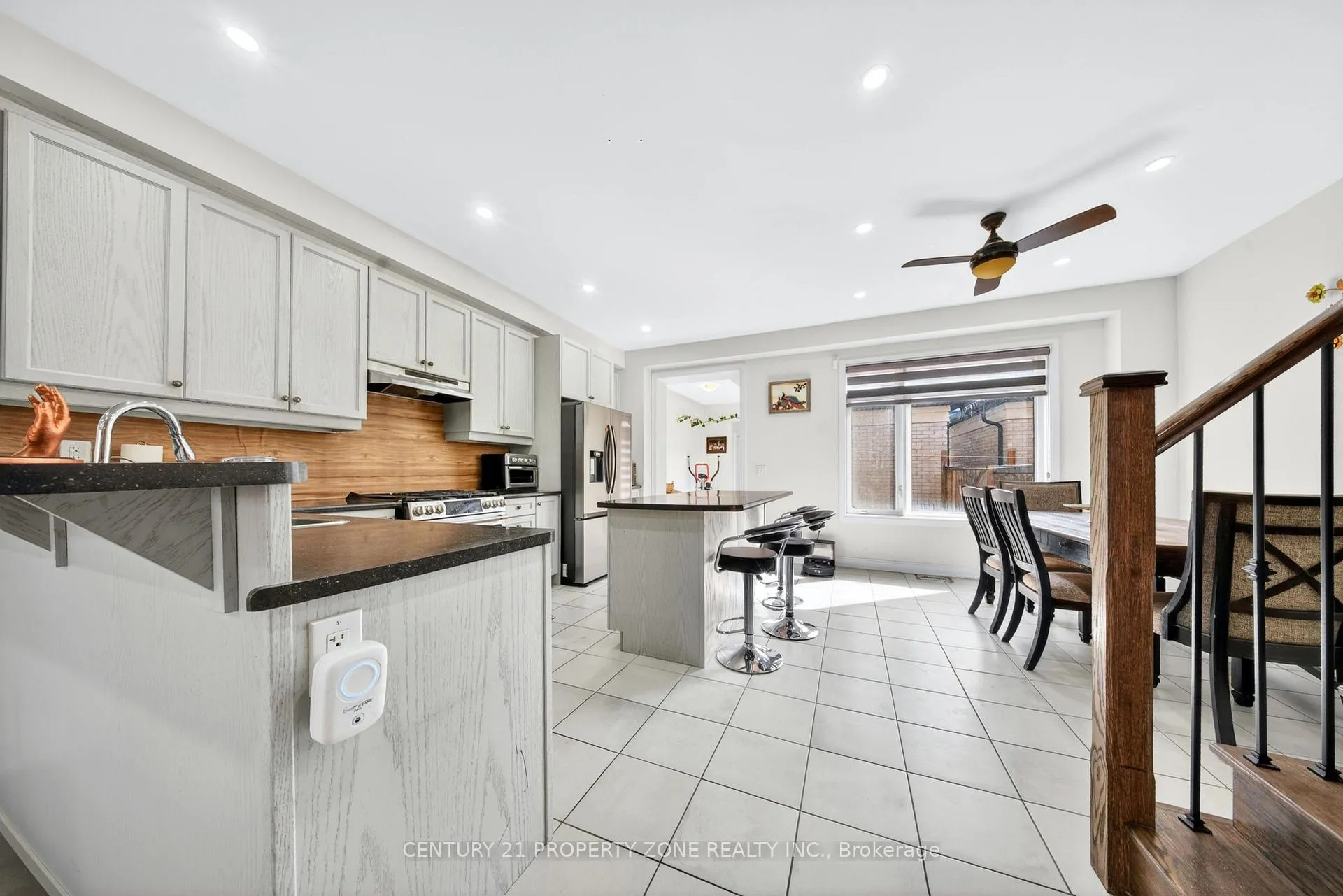 Photo 9 of Unit 303, 22 Miltary Crescent E, Brampton, Westgate — HOMEH