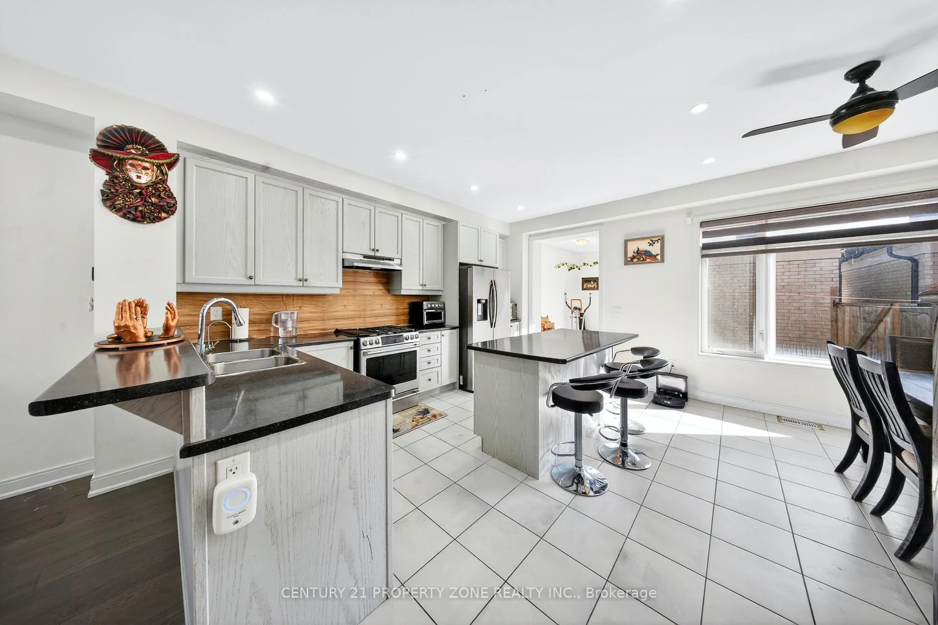 Photo 14 of Unit 303, 22 Miltary Crescent E, Brampton, Westgate — HOMEH