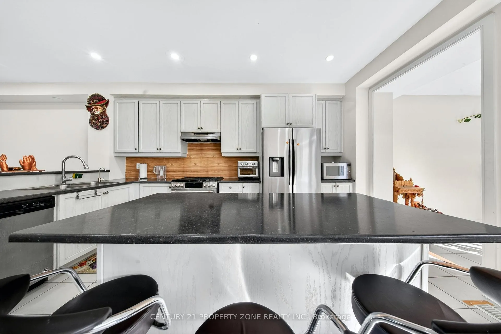 Photo 15 of Unit 303, 22 Miltary Crescent E, Brampton, Westgate — HOMEH