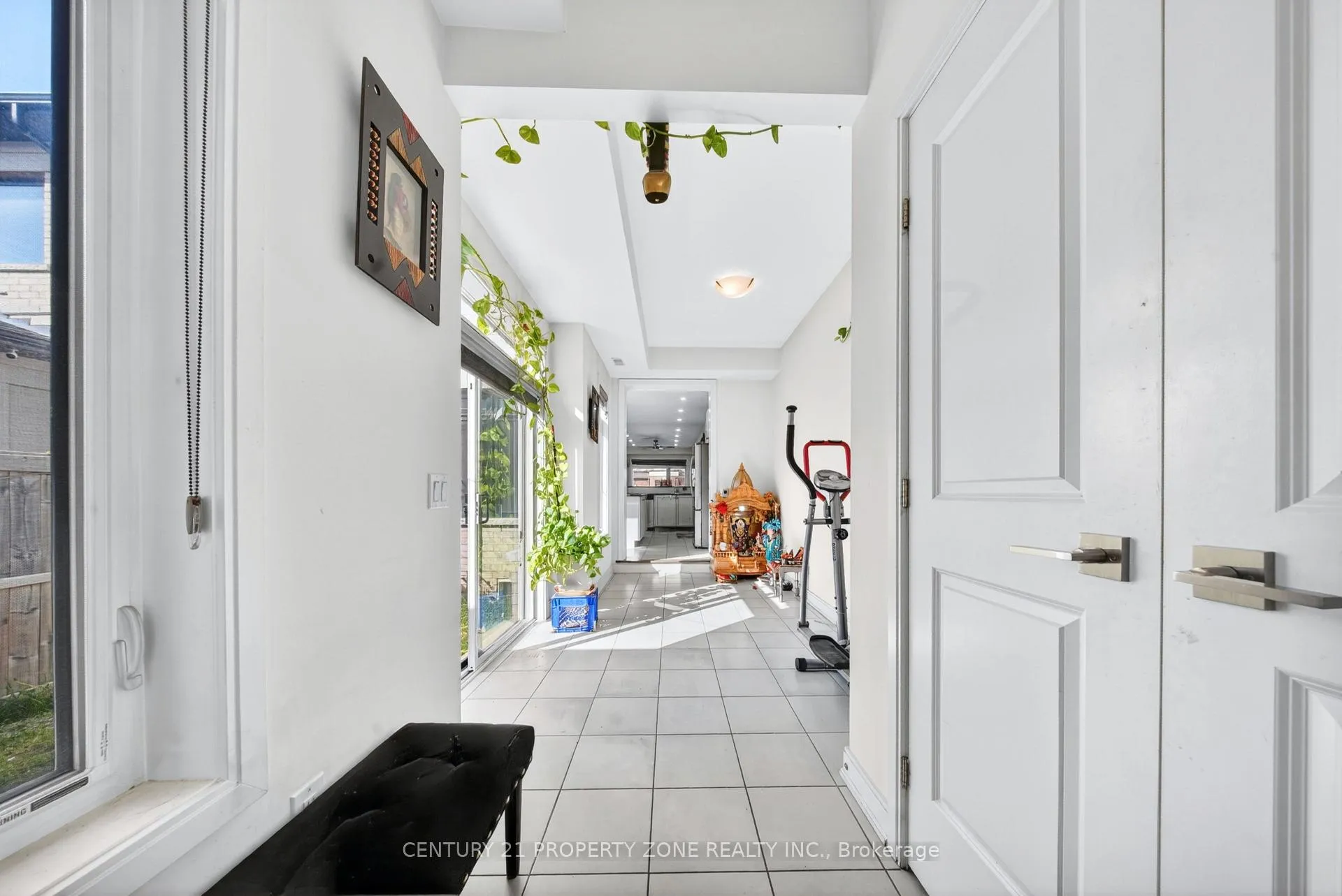 Photo 23 of Unit 303, 22 Miltary Crescent E, Brampton, Westgate — HOMEH