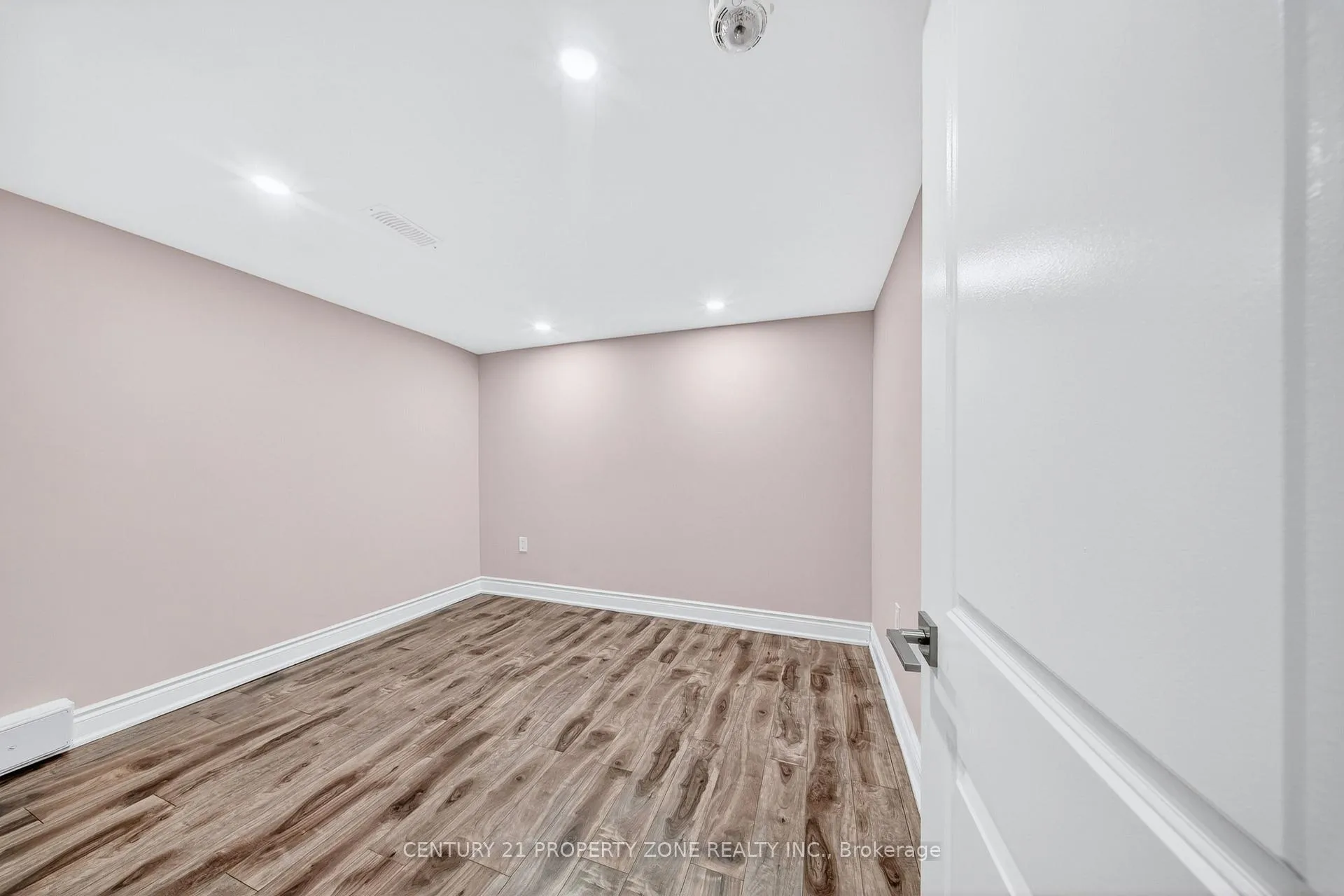 Photo 41 of Unit 303, 22 Miltary Crescent E, Brampton, Westgate — HOMEH