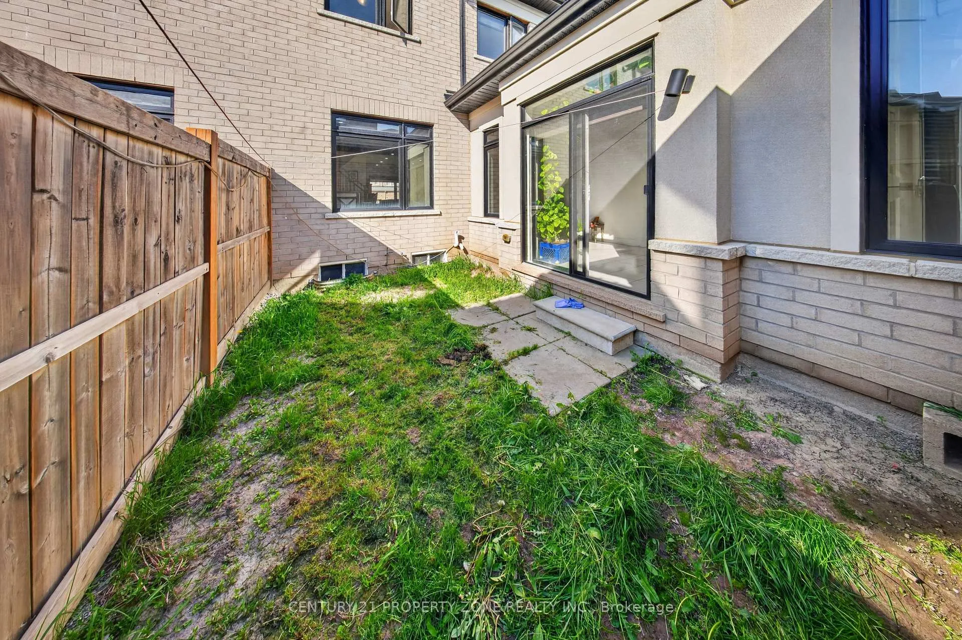 Photo 48 of Unit 303, 22 Miltary Crescent E, Brampton, Westgate — HOMEH