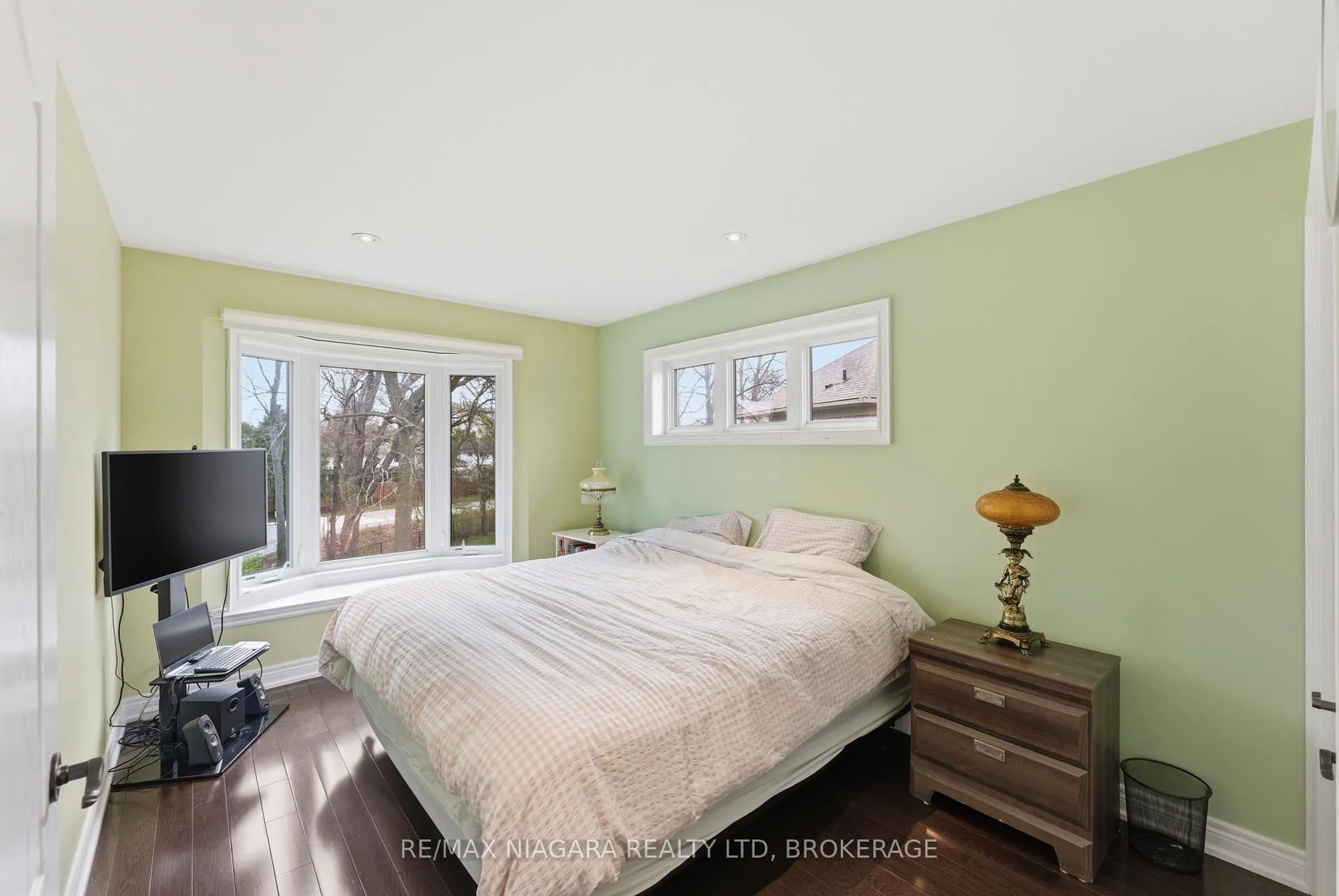 Photo 14 of 52 Scullers Way W, St. Catharines, Martindale Pond — HOMEH