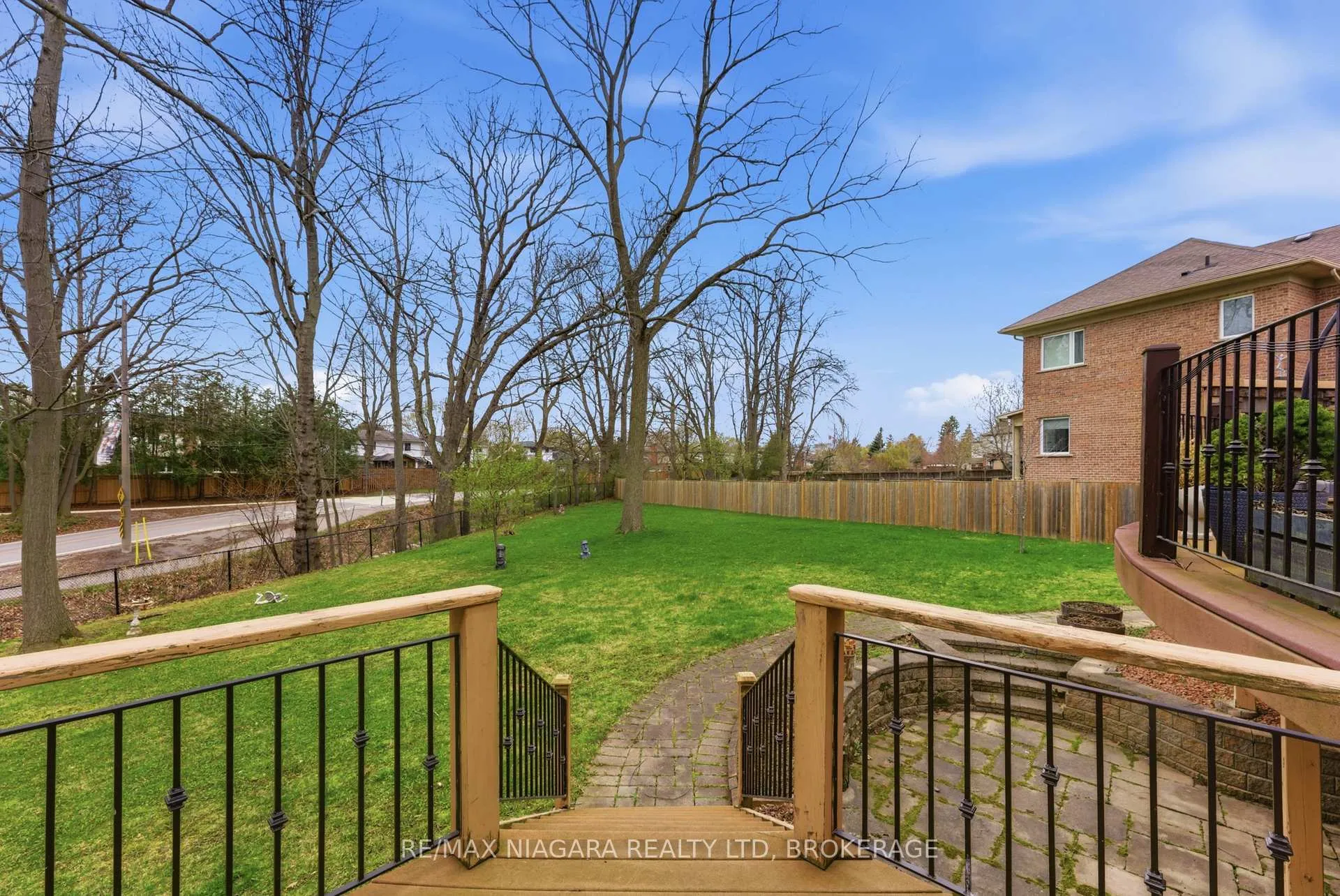 Photo 25 of 52 Scullers Way W, St. Catharines, Martindale Pond — HOMEH