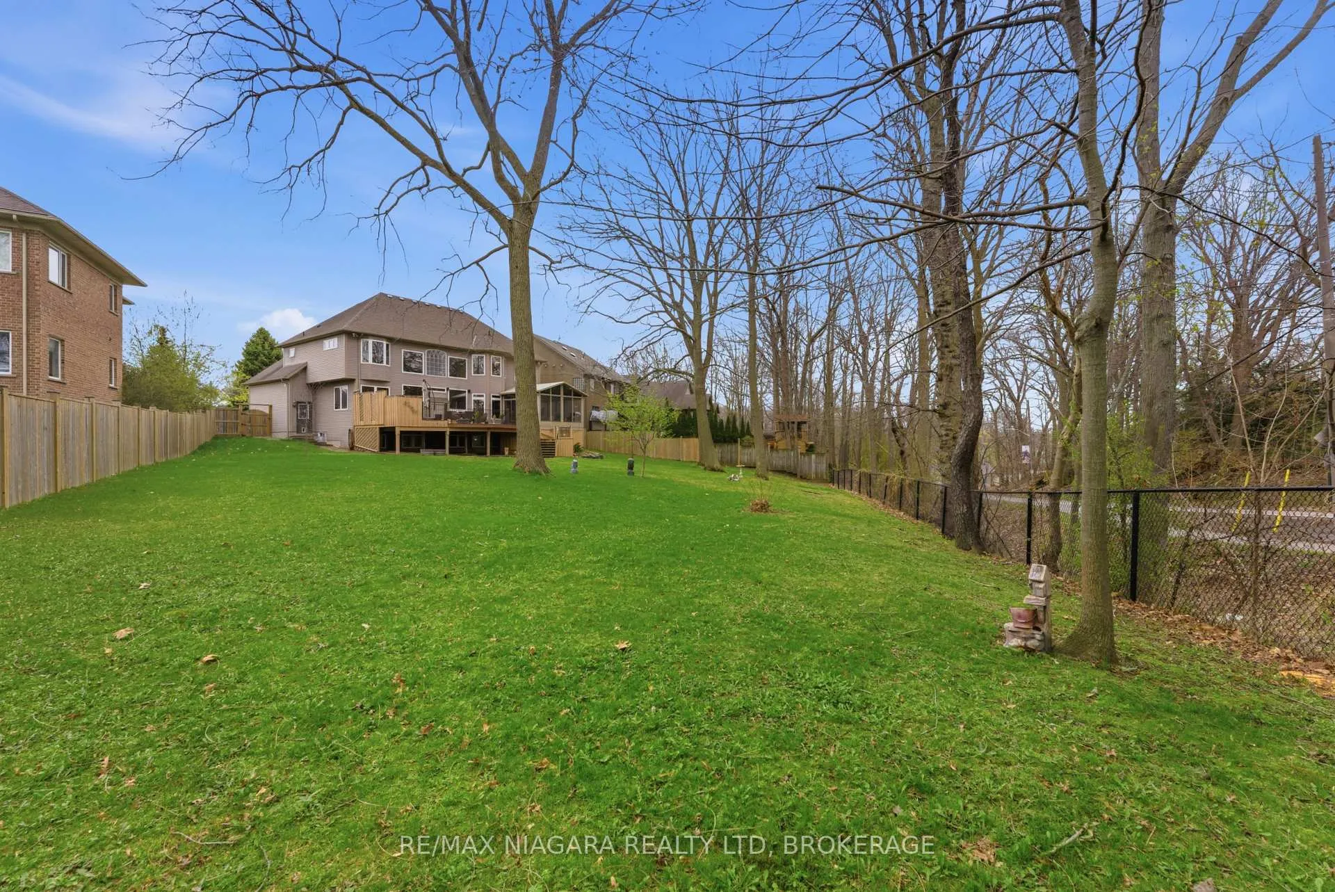 Photo 27 of 52 Scullers Way W, St. Catharines, Martindale Pond — HOMEH