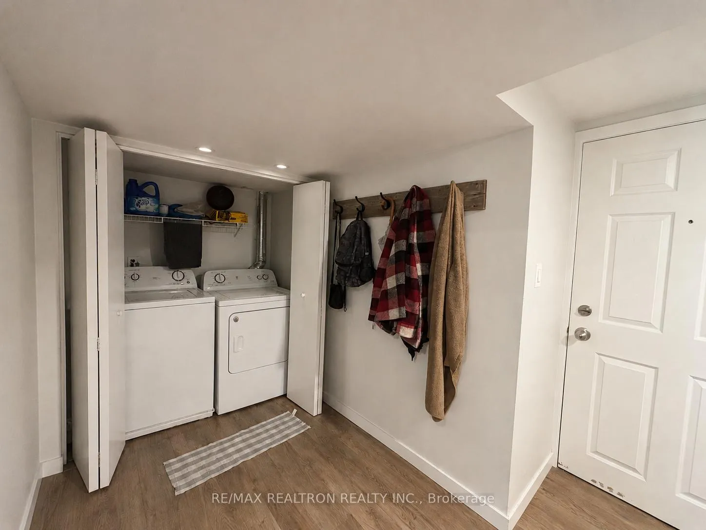 Photo 1 of Unit B, 14 Jasper Court, Kitchener, Laurentian Hills — HOMEH