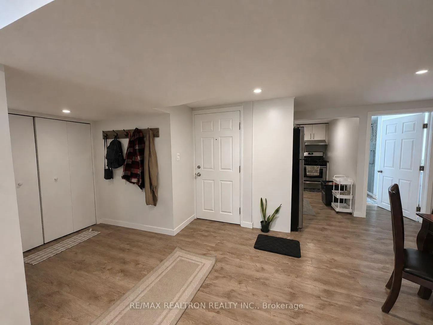 Photo 2 of Unit B, 14 Jasper Court, Kitchener, Laurentian Hills — HOMEH