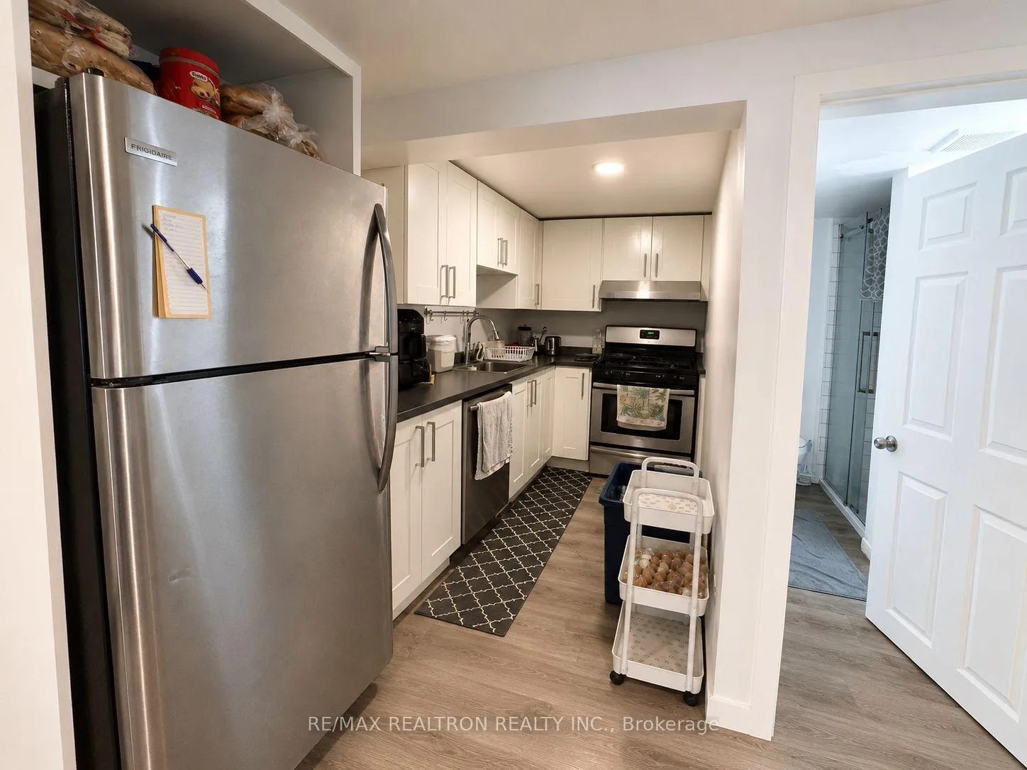 Photo 4 of Unit B, 14 Jasper Court, Kitchener, Laurentian Hills — HOMEH