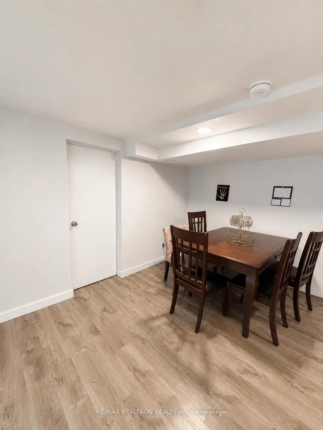 Photo 5 of Unit B, 14 Jasper Court, Kitchener, Laurentian Hills — HOMEH
