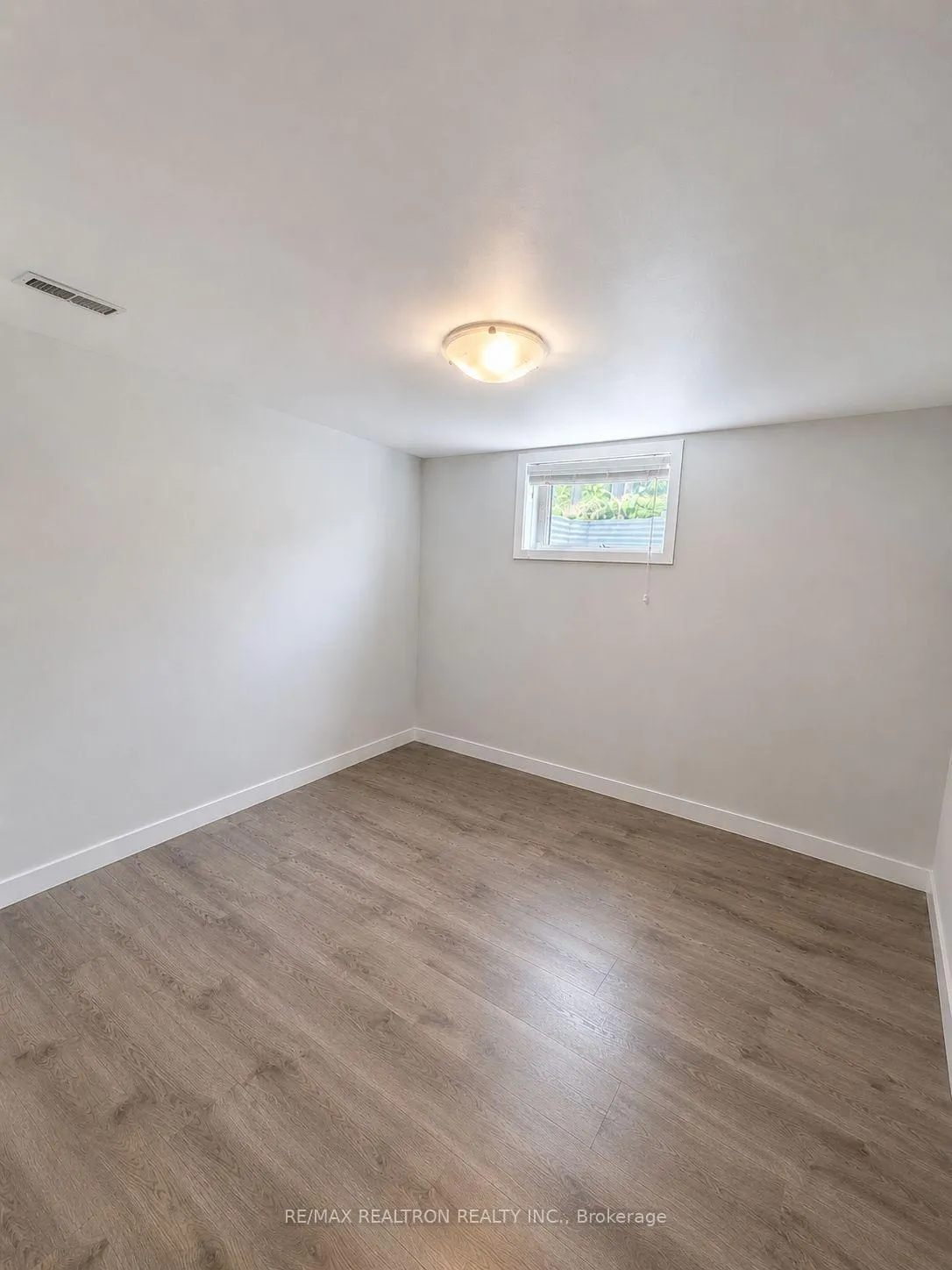 Photo 10 of Unit B, 14 Jasper Court, Kitchener, Laurentian Hills — HOMEH