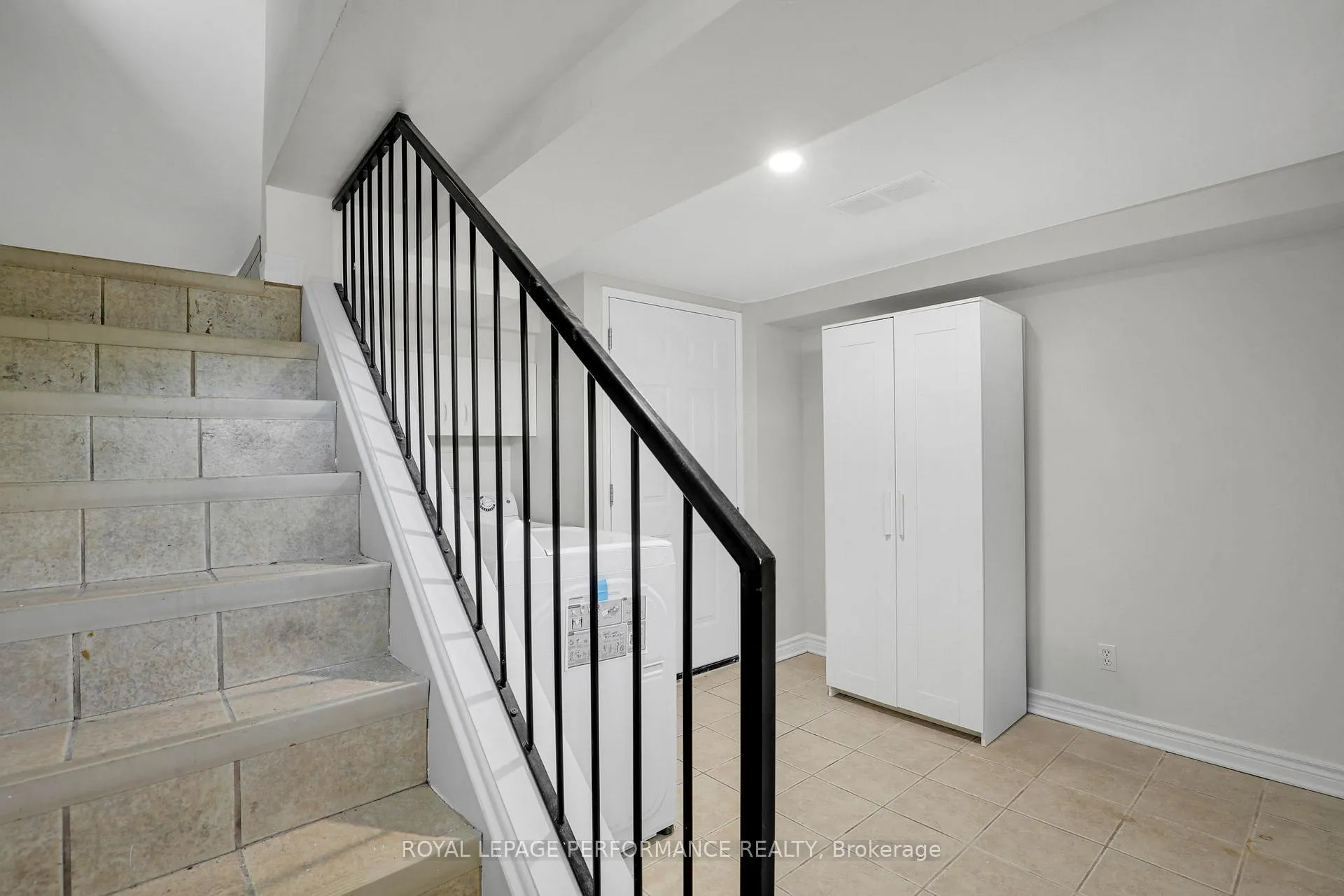 Photo 4 of Unit lower unit, 940 BRANT lower unit Street, Ottawa, Vanier — HOMEH