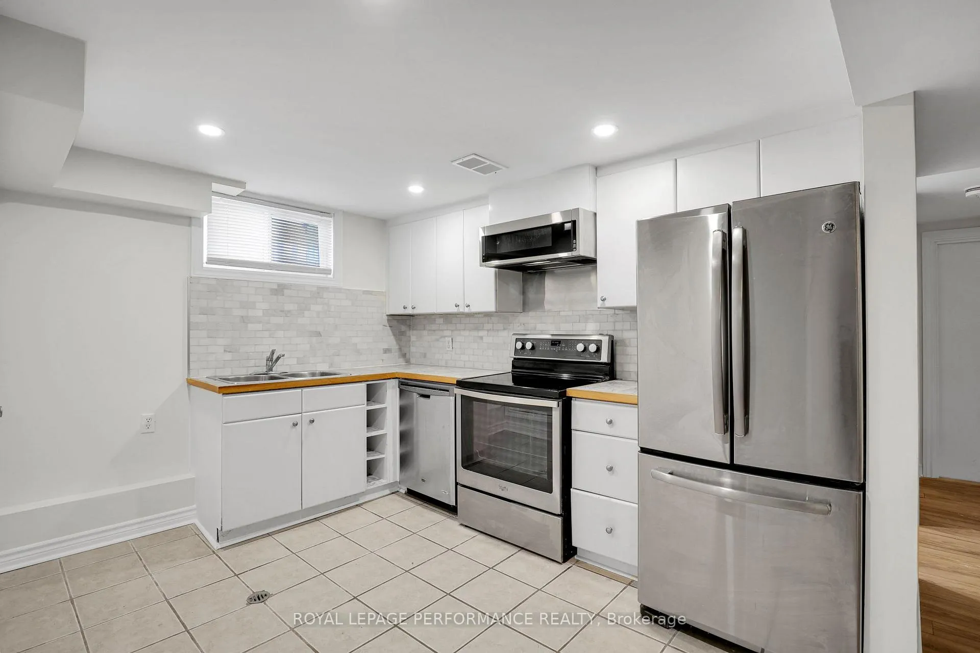 Photo 7 of Unit lower unit, 940 BRANT lower unit Street, Ottawa, Vanier — HOMEH