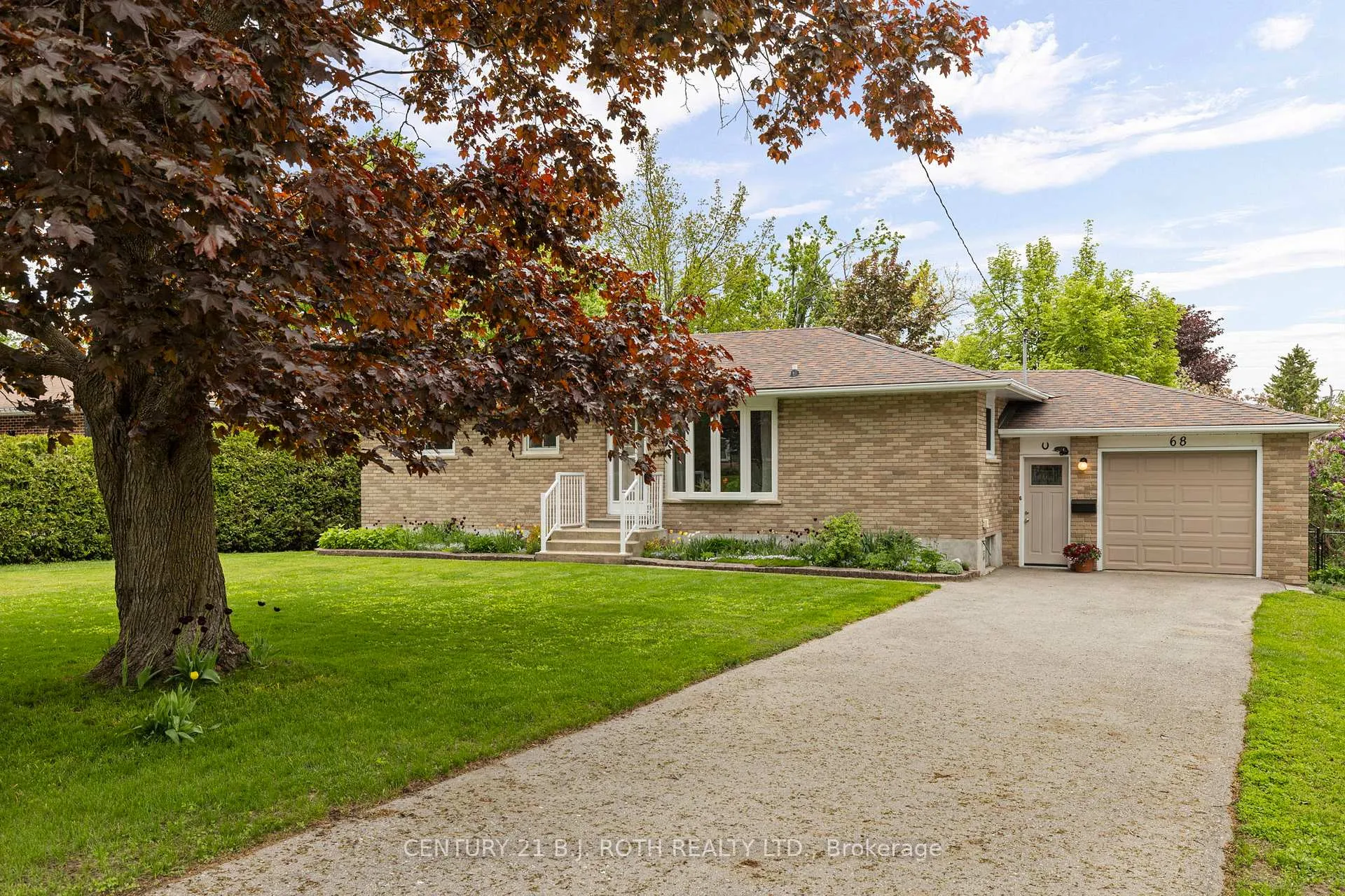 Photo 2 of 68 Fourth Street, Orillia — HOMEH