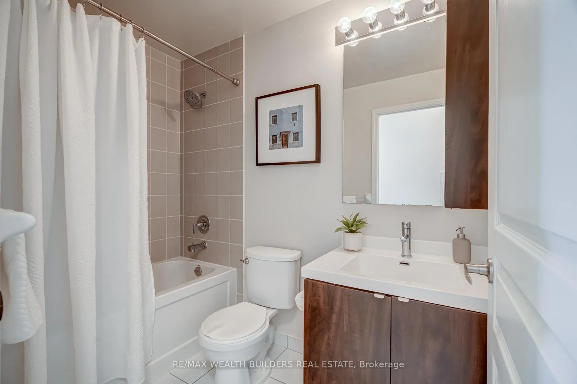 Photo 16 of Unit 1510, 352 Front Street W, Toronto, Waterfront Communities — HOMEH