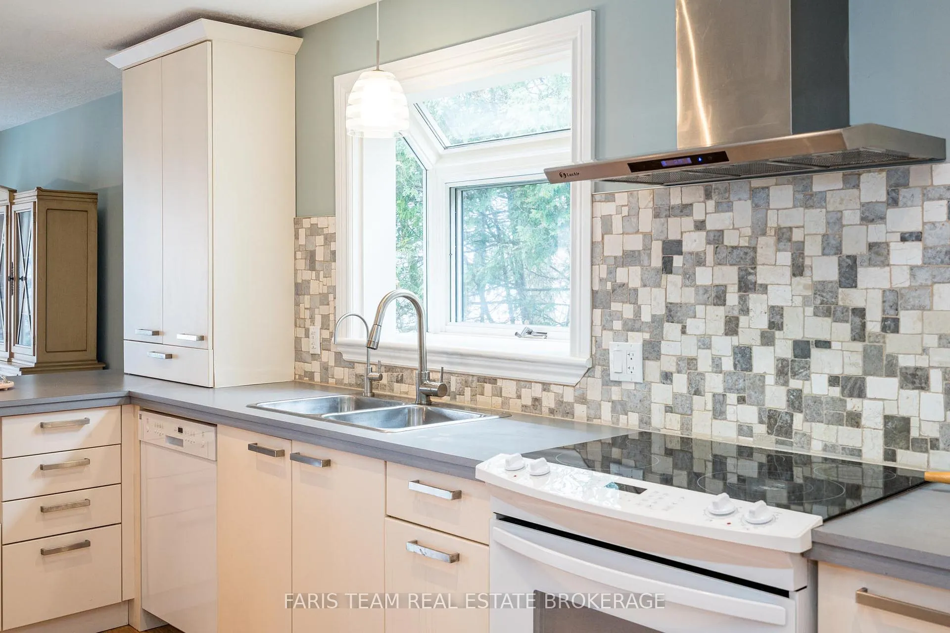 Photo 8 of 481 Islandview Lane, Midland — HOMEH