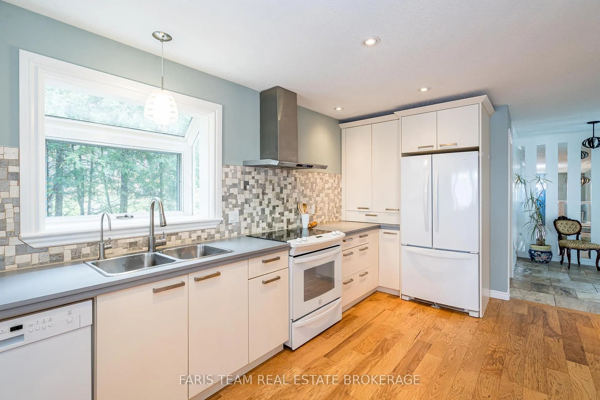 Photo 9 of 481 Islandview Lane, Midland — HOMEH