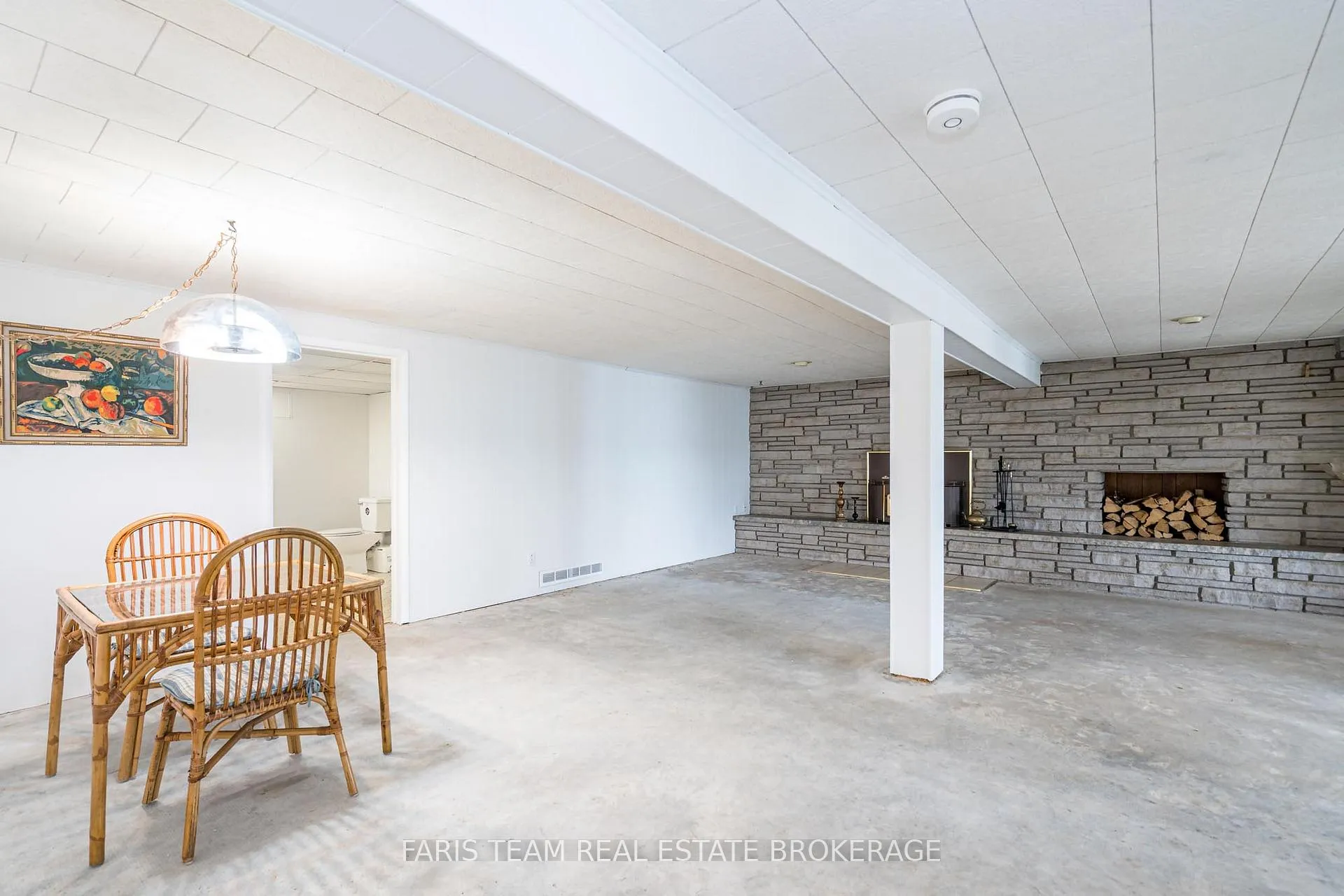 Photo 24 of 481 Islandview Lane, Midland — HOMEH