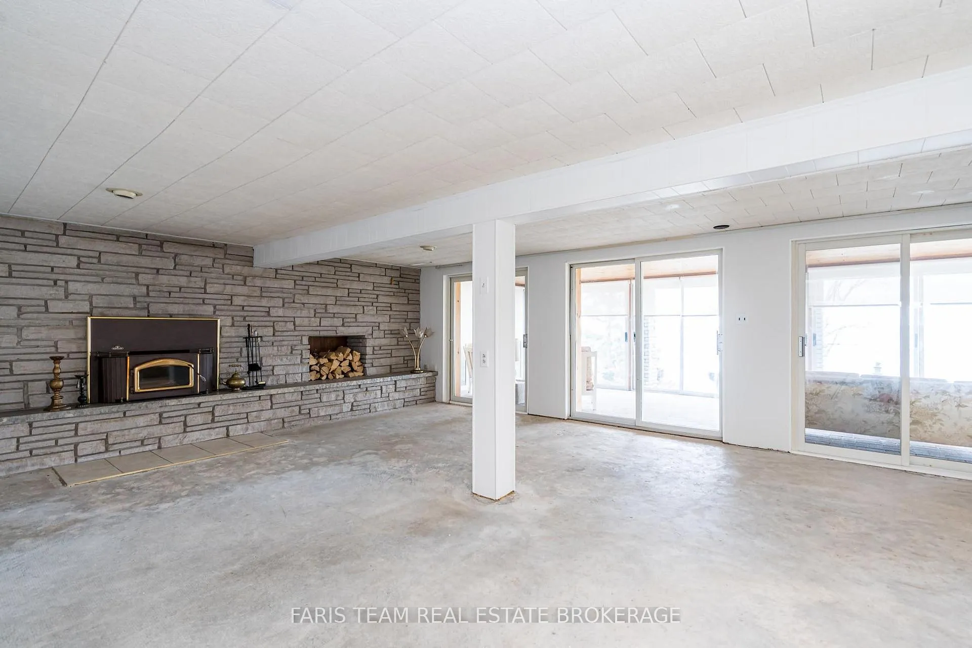 Photo 25 of 481 Islandview Lane, Midland — HOMEH