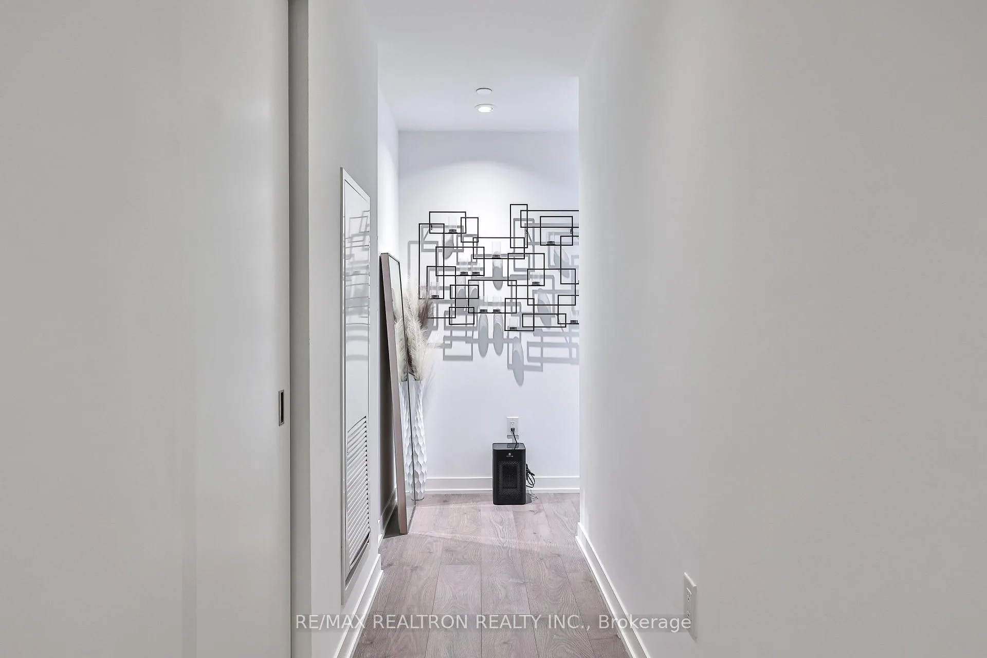 Photo 4 of Unit 416, 20 Richardson Street, Toronto, Waterfront Communities — HOMEH