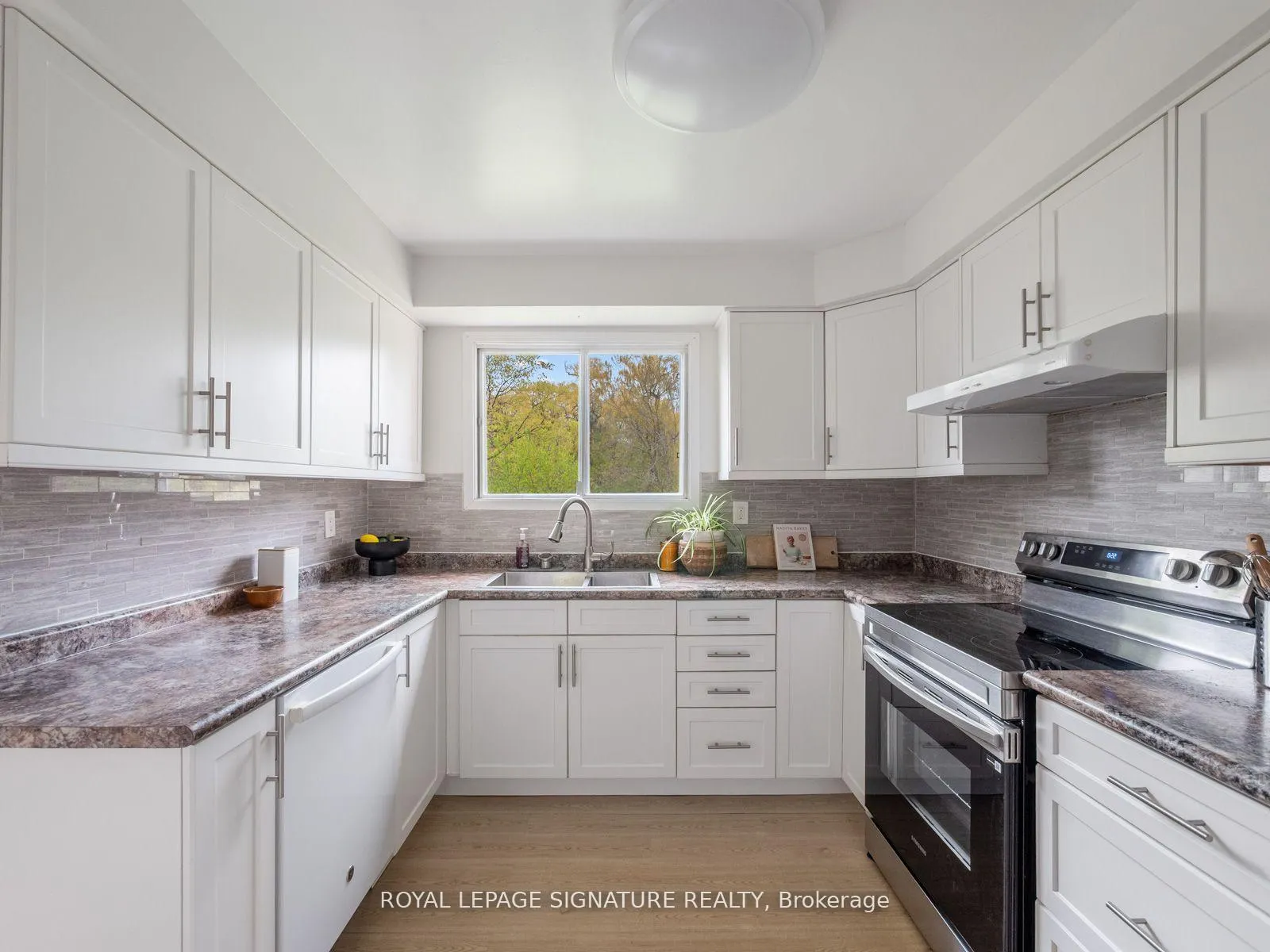 Photo 8 of Unit 92, 3175 Kirwin Avenue, Mississauga, Cooksville — HOMEH